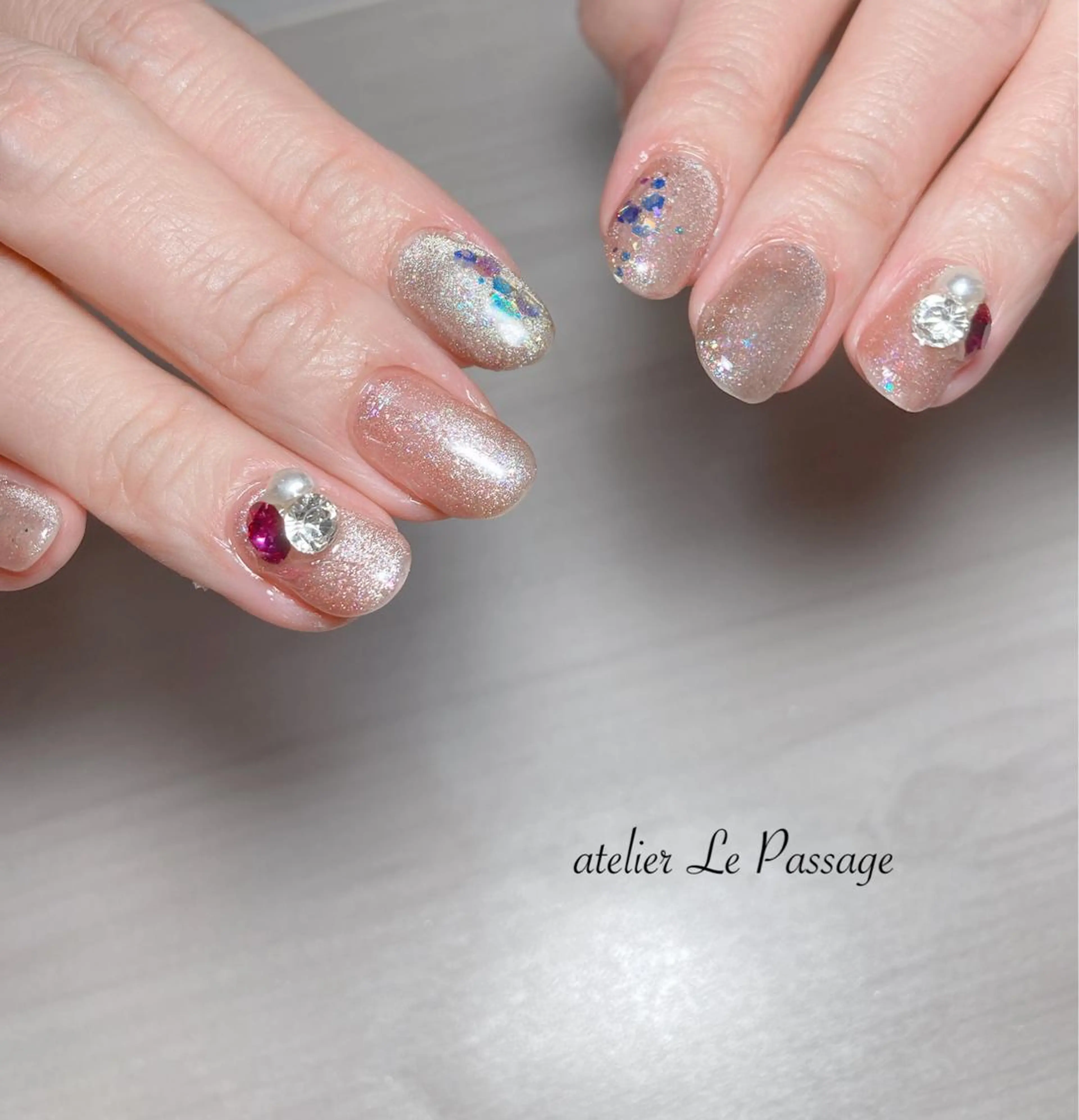 ネイル ジェルネイル キラキラネイル オフィスネイル パラジェル シンプルネイル Atelier Le Passage所属・h nakatsukaのネイルデザイン