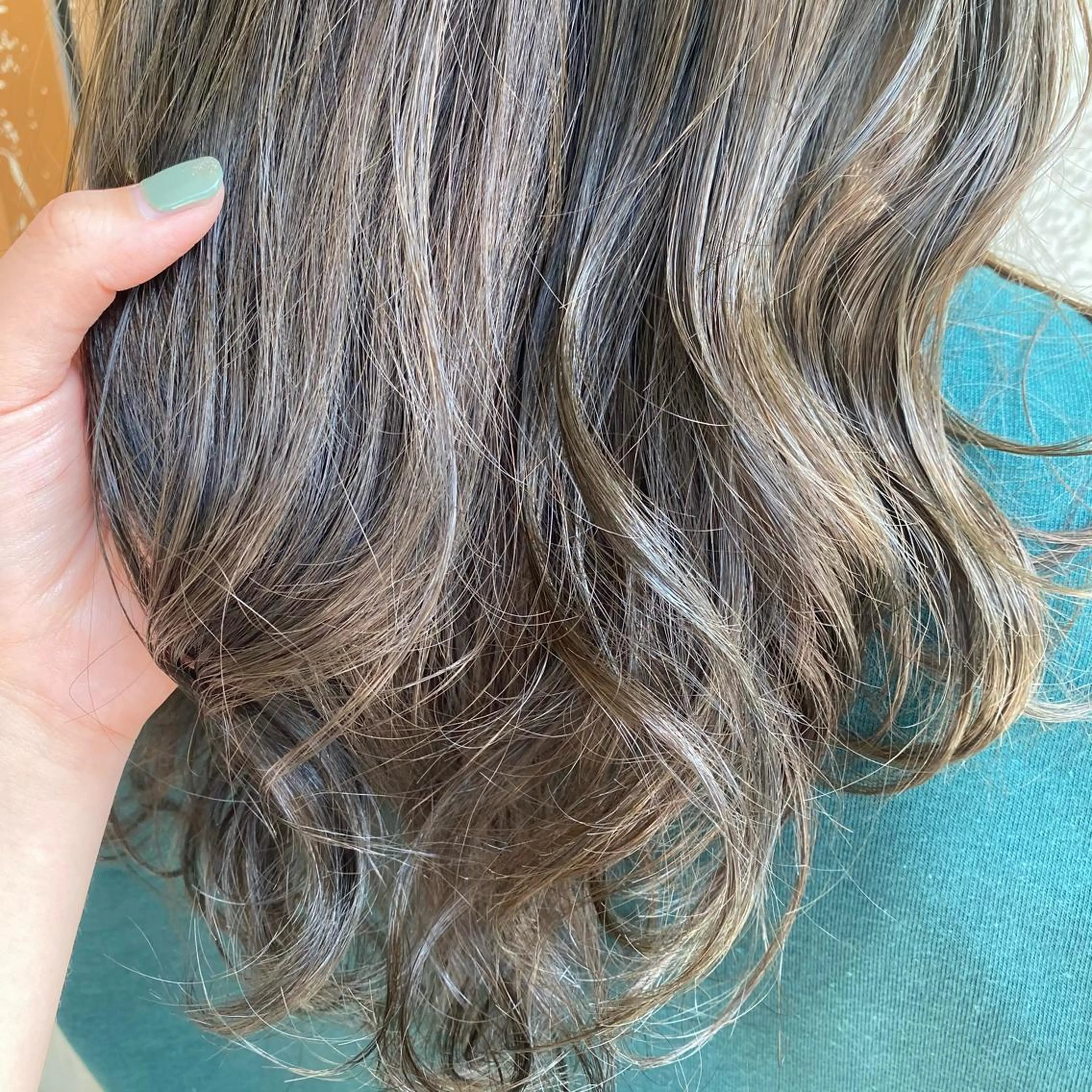 セミロング アッシュ カット ヘアカラー トリートメント 猪股 華乃のヘアスタイル