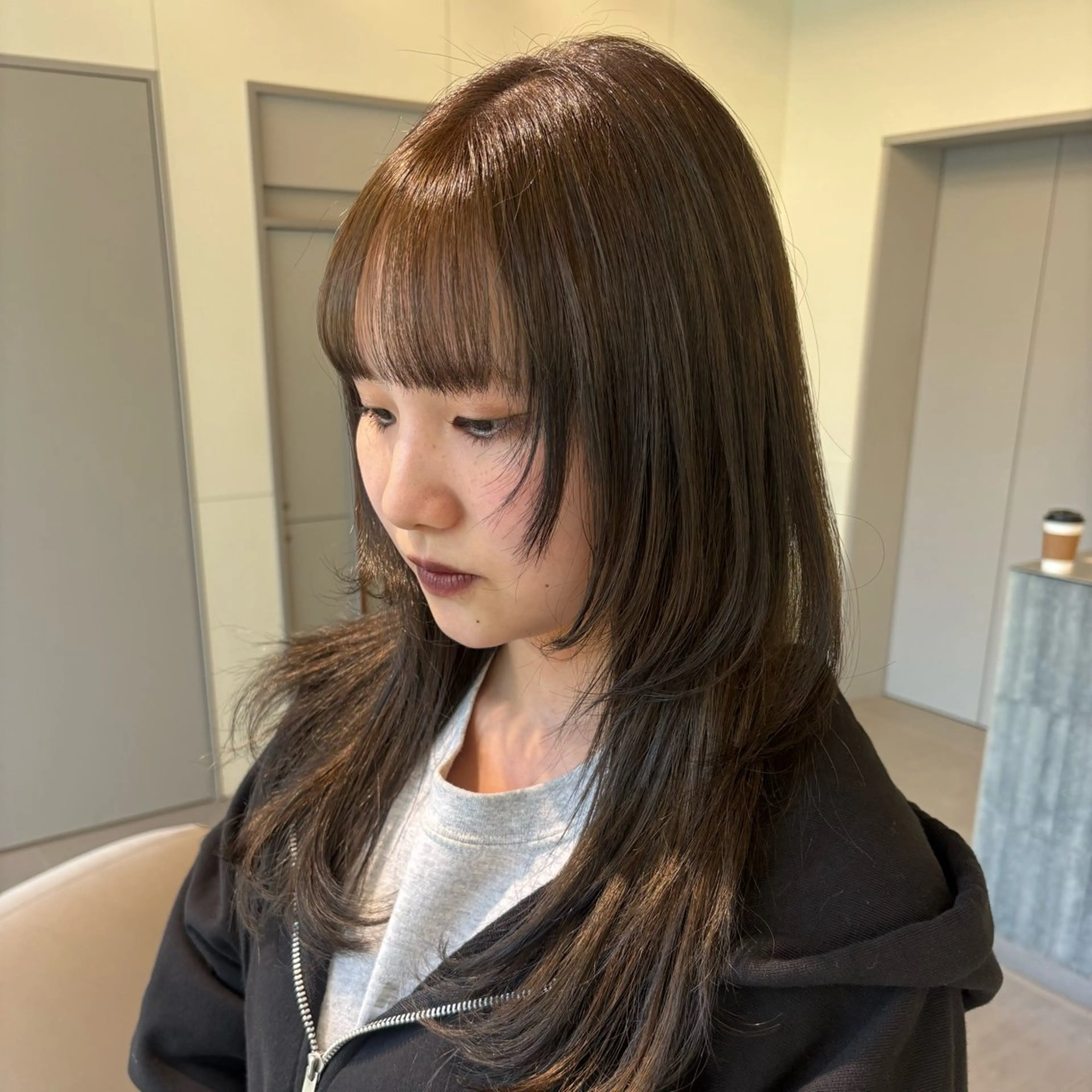 ロング カラー ベージュカラー オリーブベージュ ヘアカラー 透明感カラー /Shizuki🦤のヘアスタイル