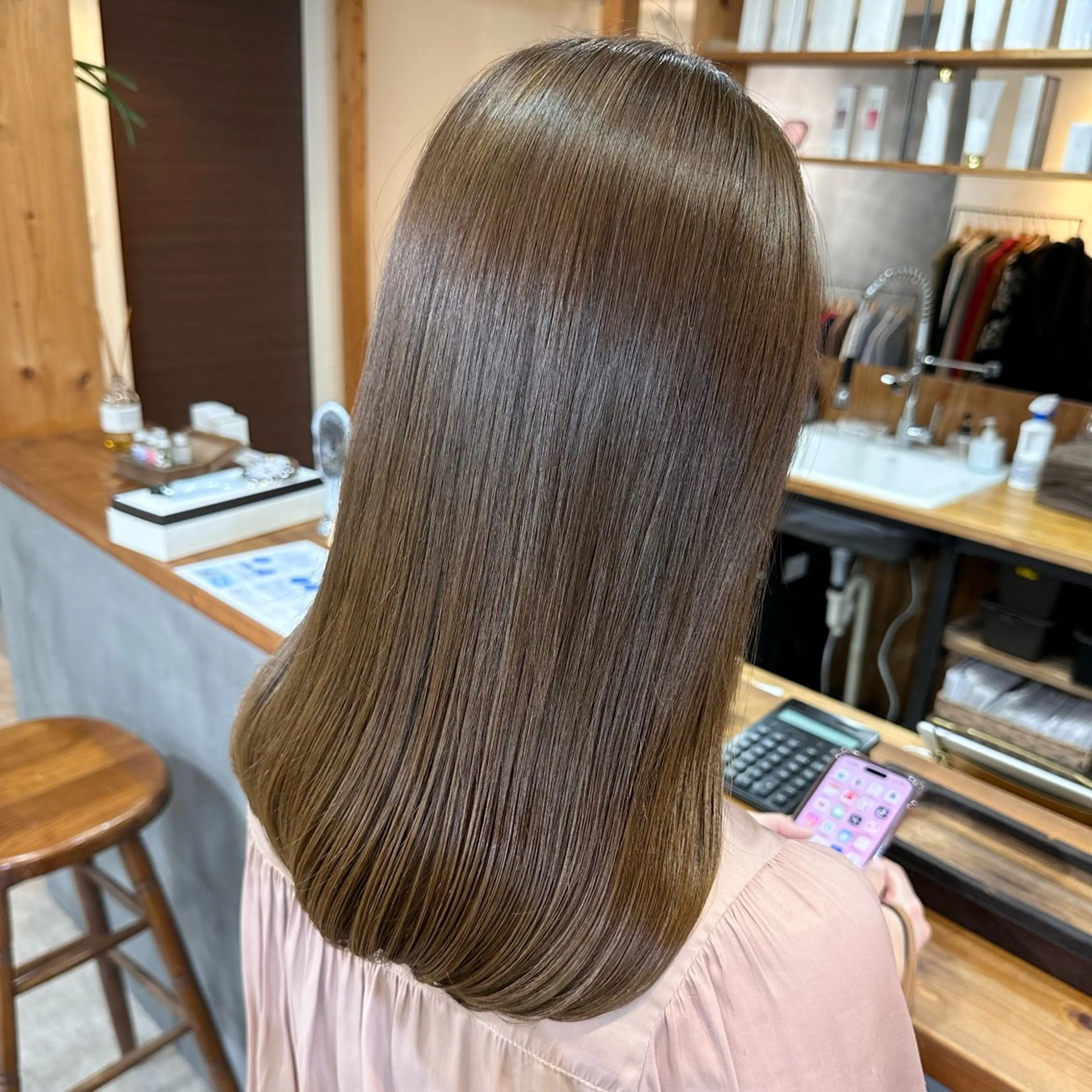 ミディアム 澁谷 璃咲のヘアスタイル