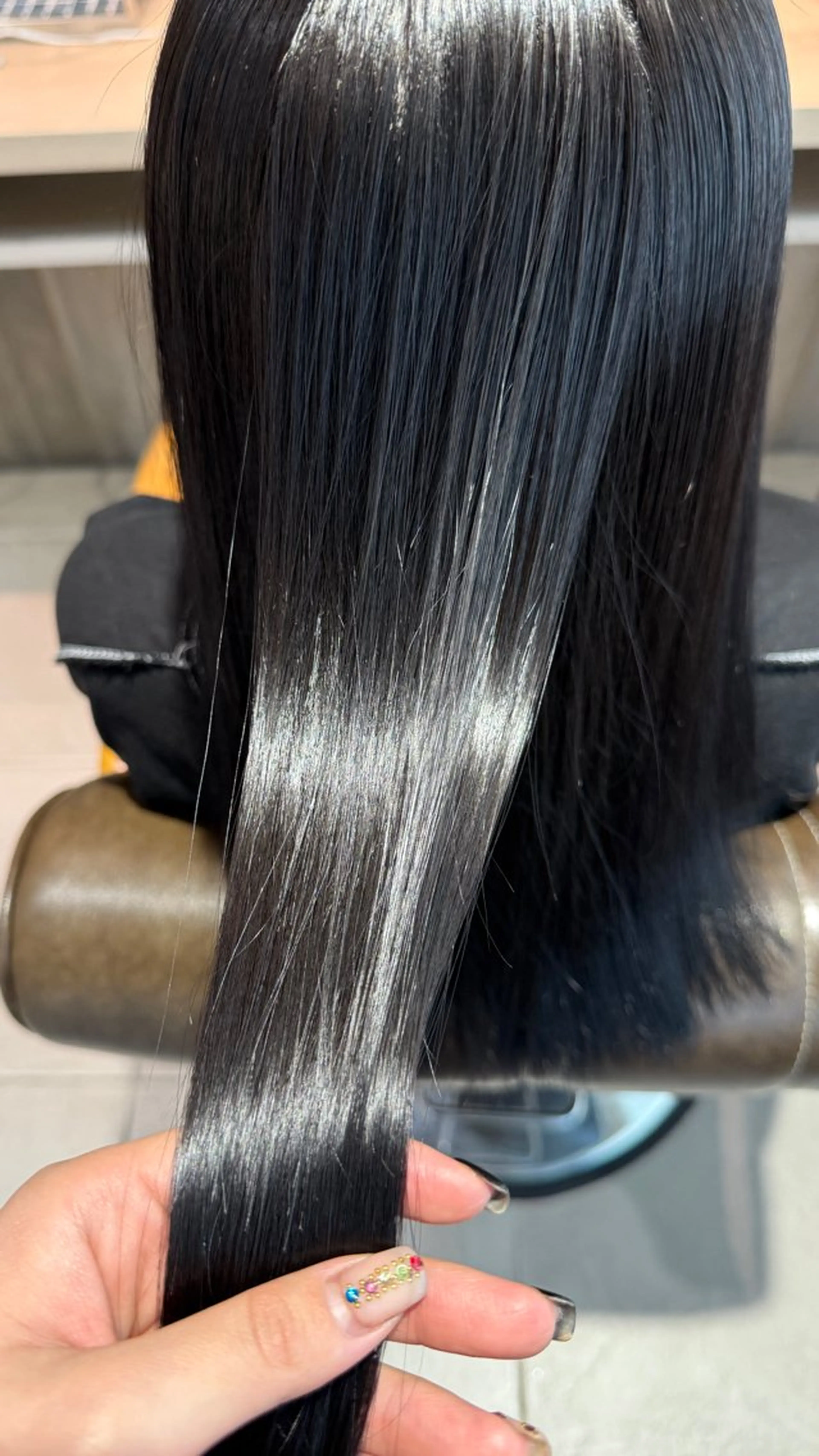 🫐平日限定🫐アドミオカラー➕トリートメント（ブリーチなし）の写真