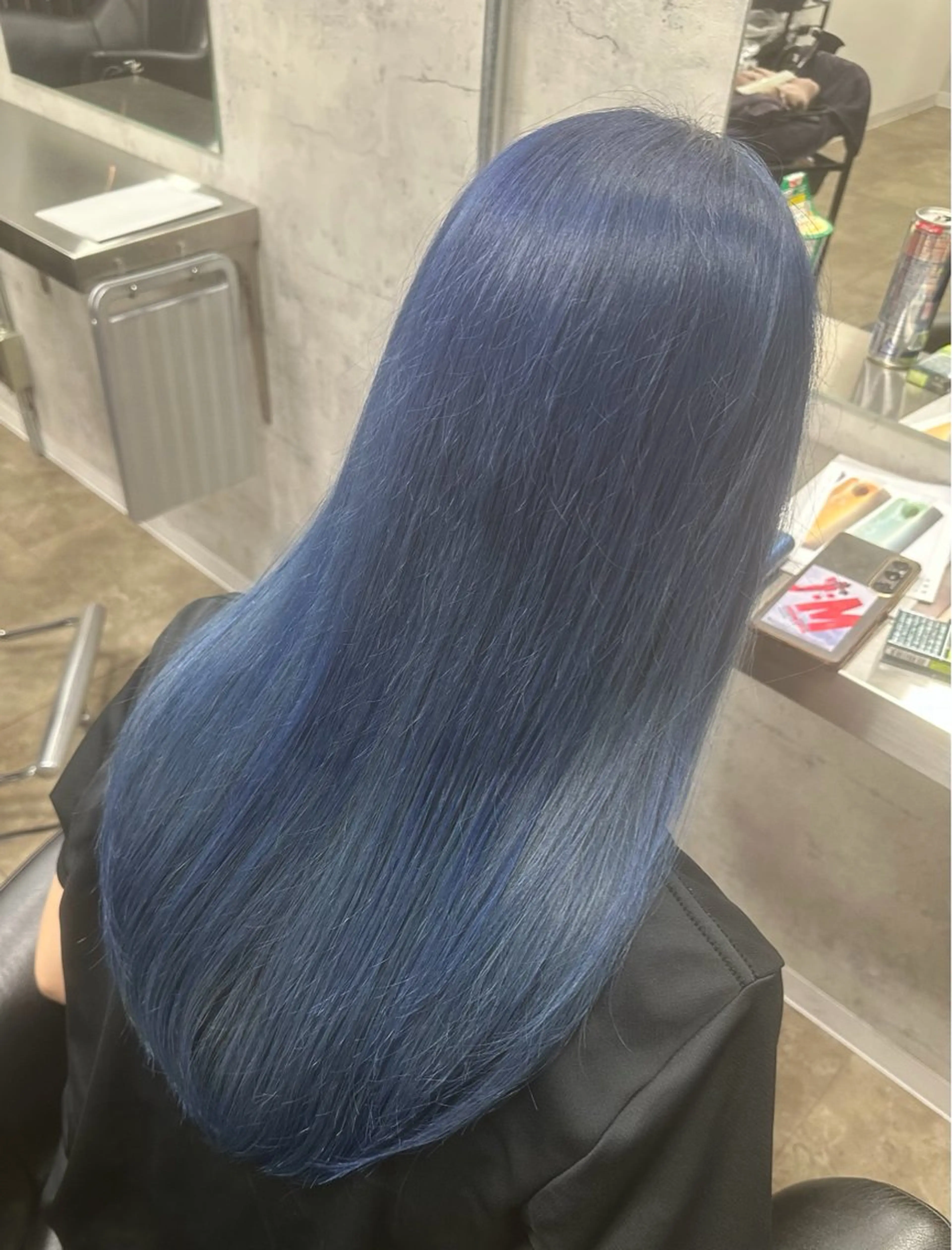 ロング カラー ブリーチ ブルーカラー 飯田 冴のヘアスタイル