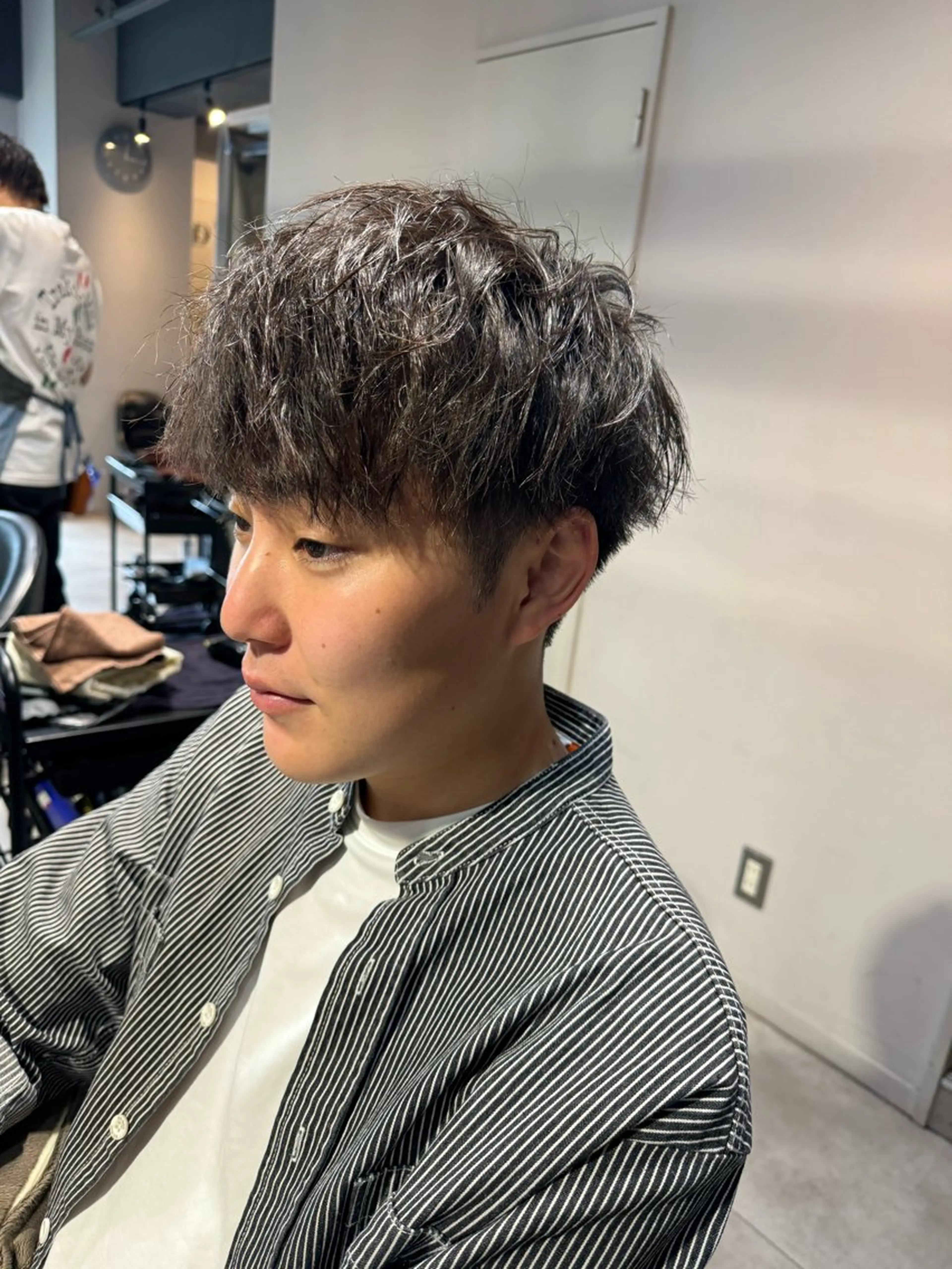 ミディアム パーマ メンズ ミディアムパーマ メンズパーマ Dxxxx III所属・似合う髪型が 分からない方へのヘアスタイル