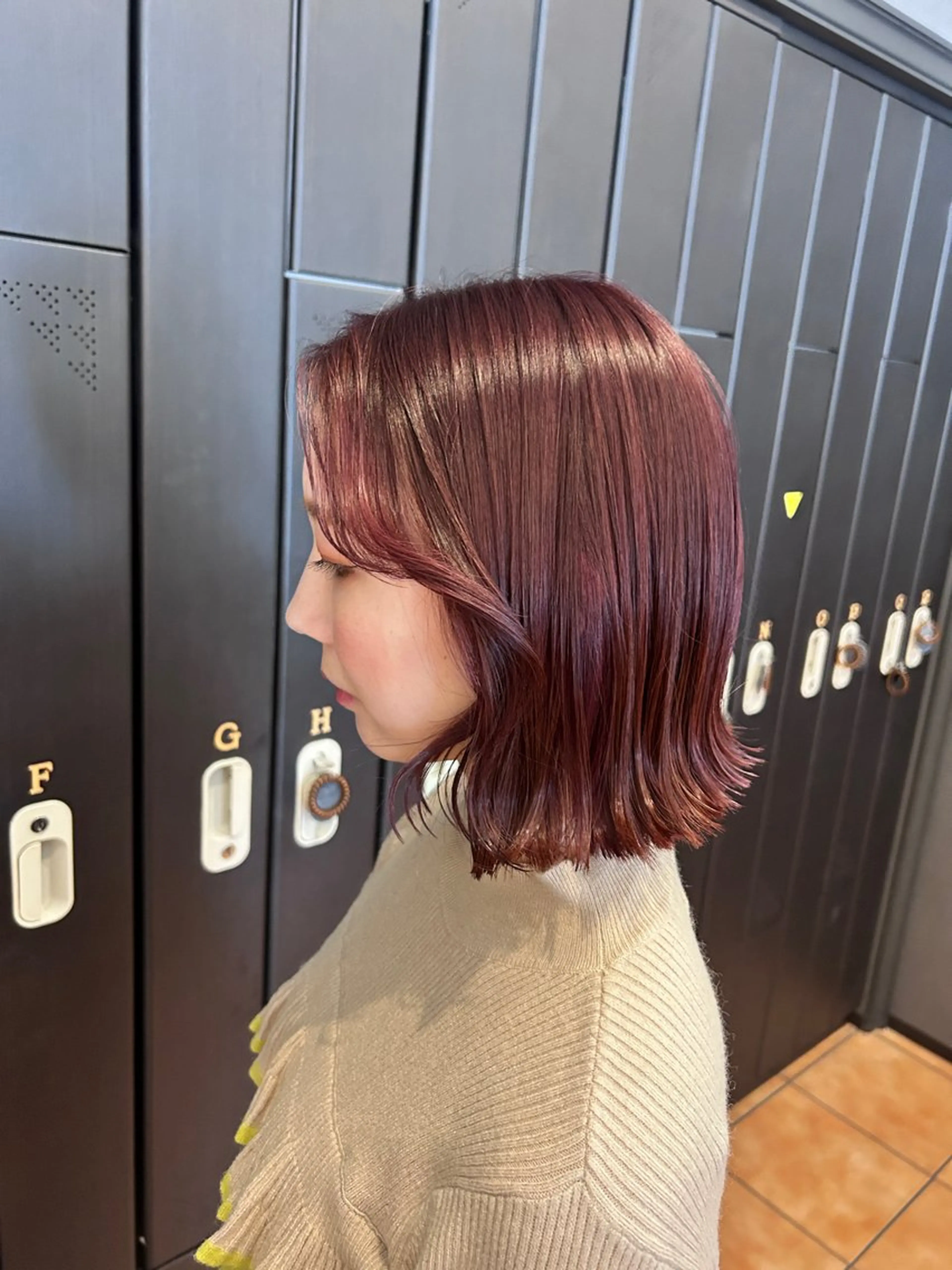 ミディアム カラー 切りっぱなしボブ レッドカラー ボブ 阪田 真奈未のヘアスタイル