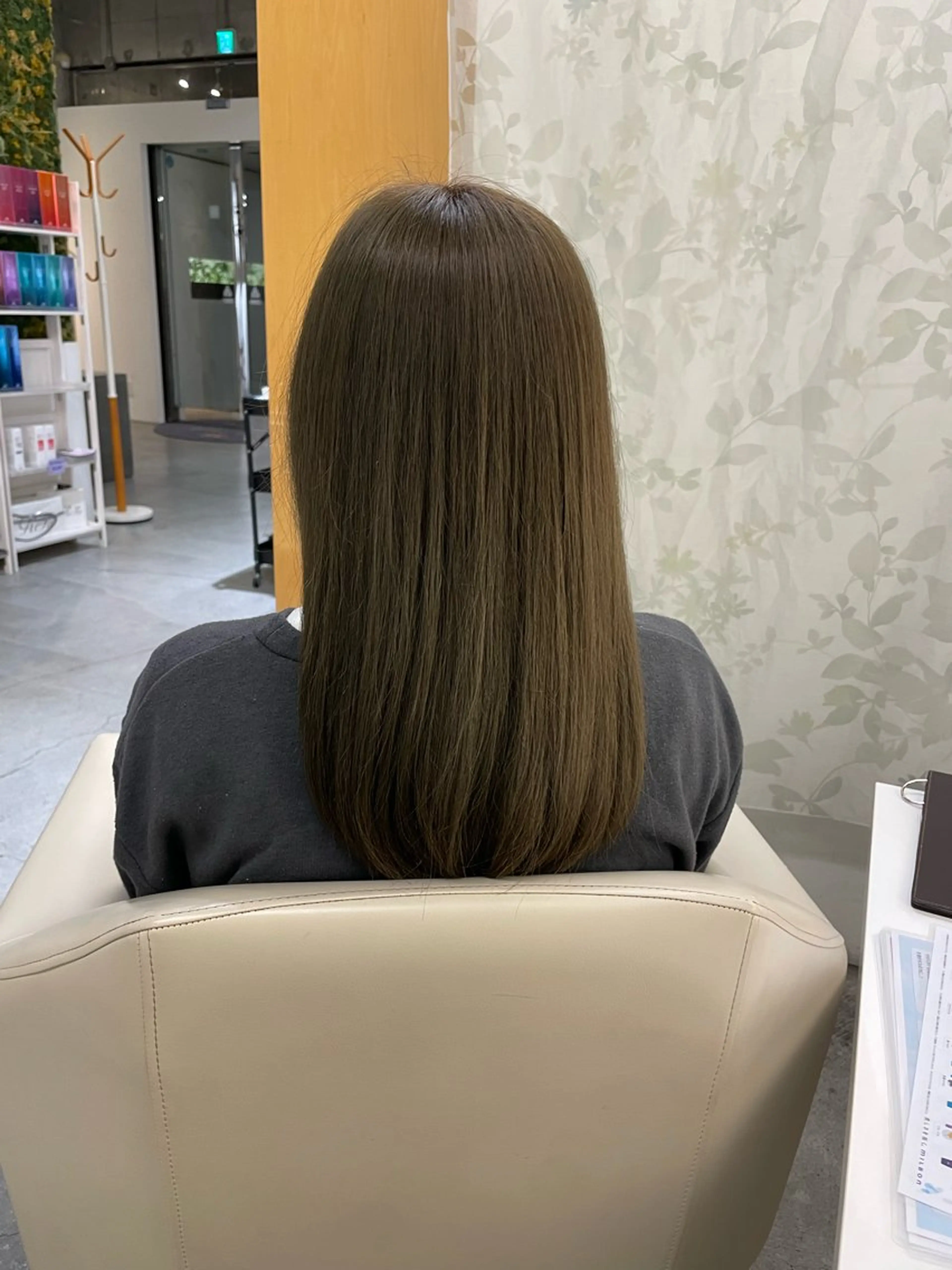 セミロング カラー 近藤 佑衣のヘアスタイル