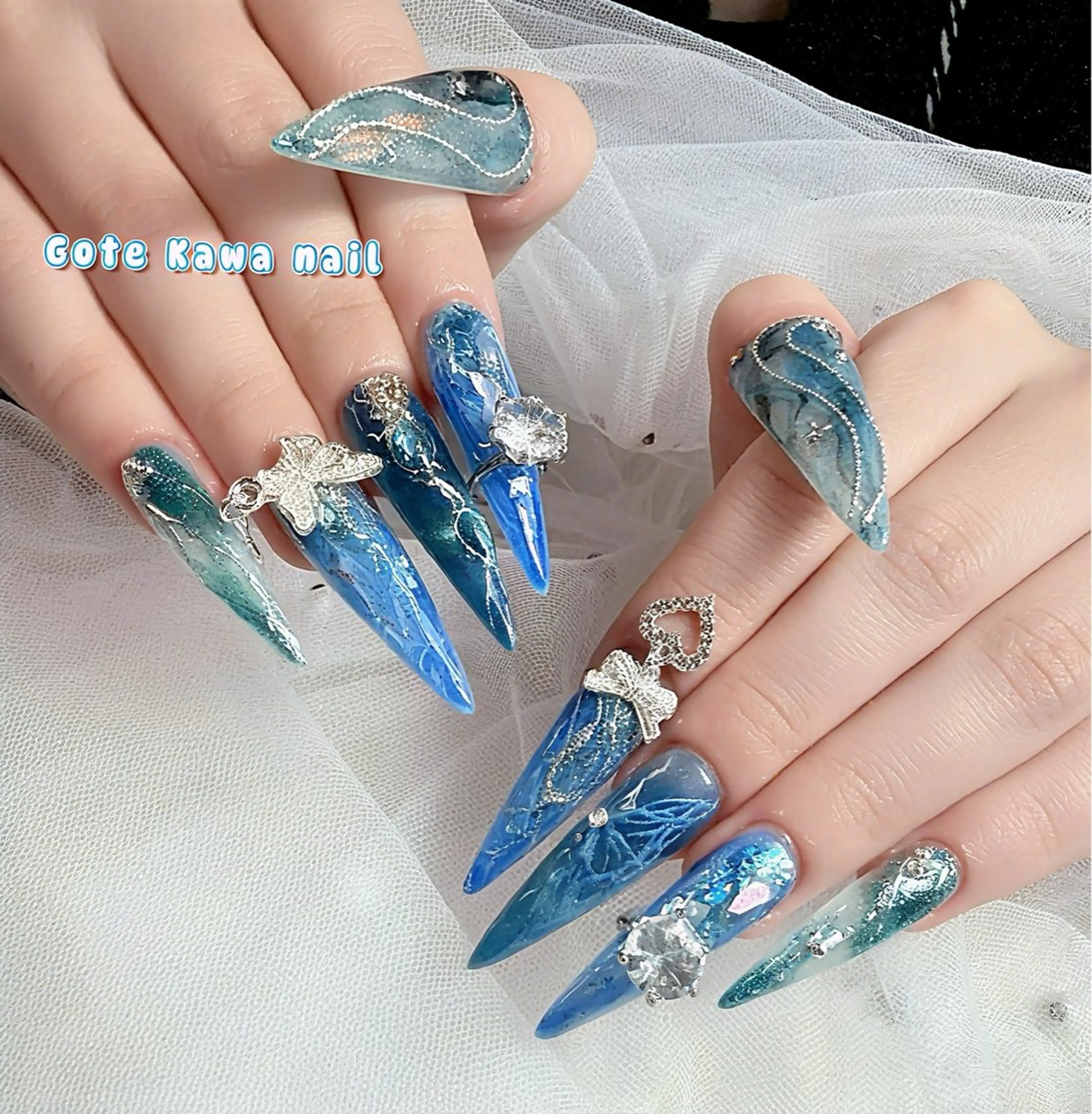 ネイル ブルー ミラーネイル 夏ネイル ハンドネイル ハンドケア Gote Kawa nail salonのネイルデザイン