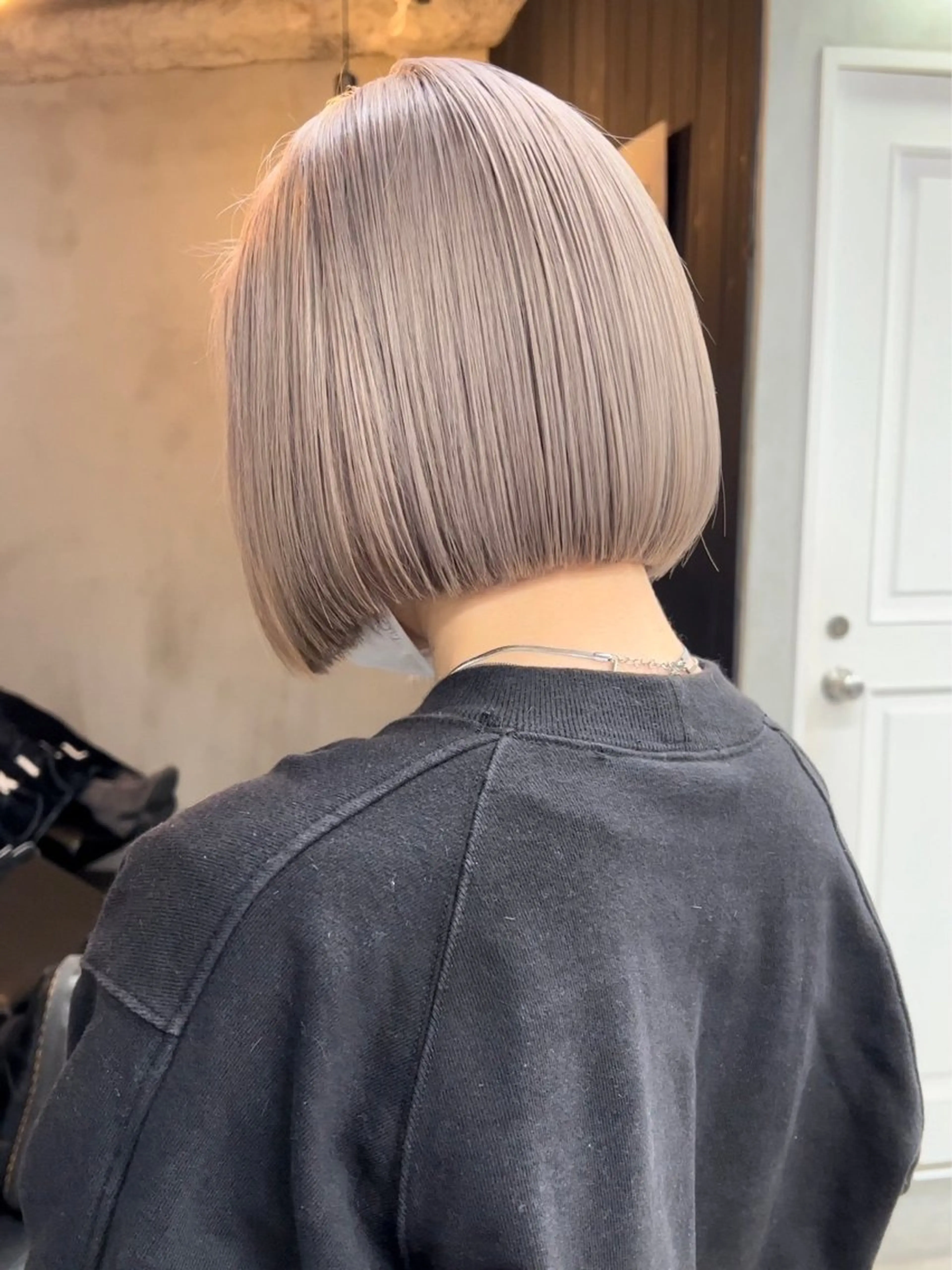 ショート カラー ブリーチ ブロンド ケアブリーチ ホワイトブロンド ボブ カット ヘアカラー トリートメント ヘアセット RYOSUKE ハイトーンのヘアスタイル