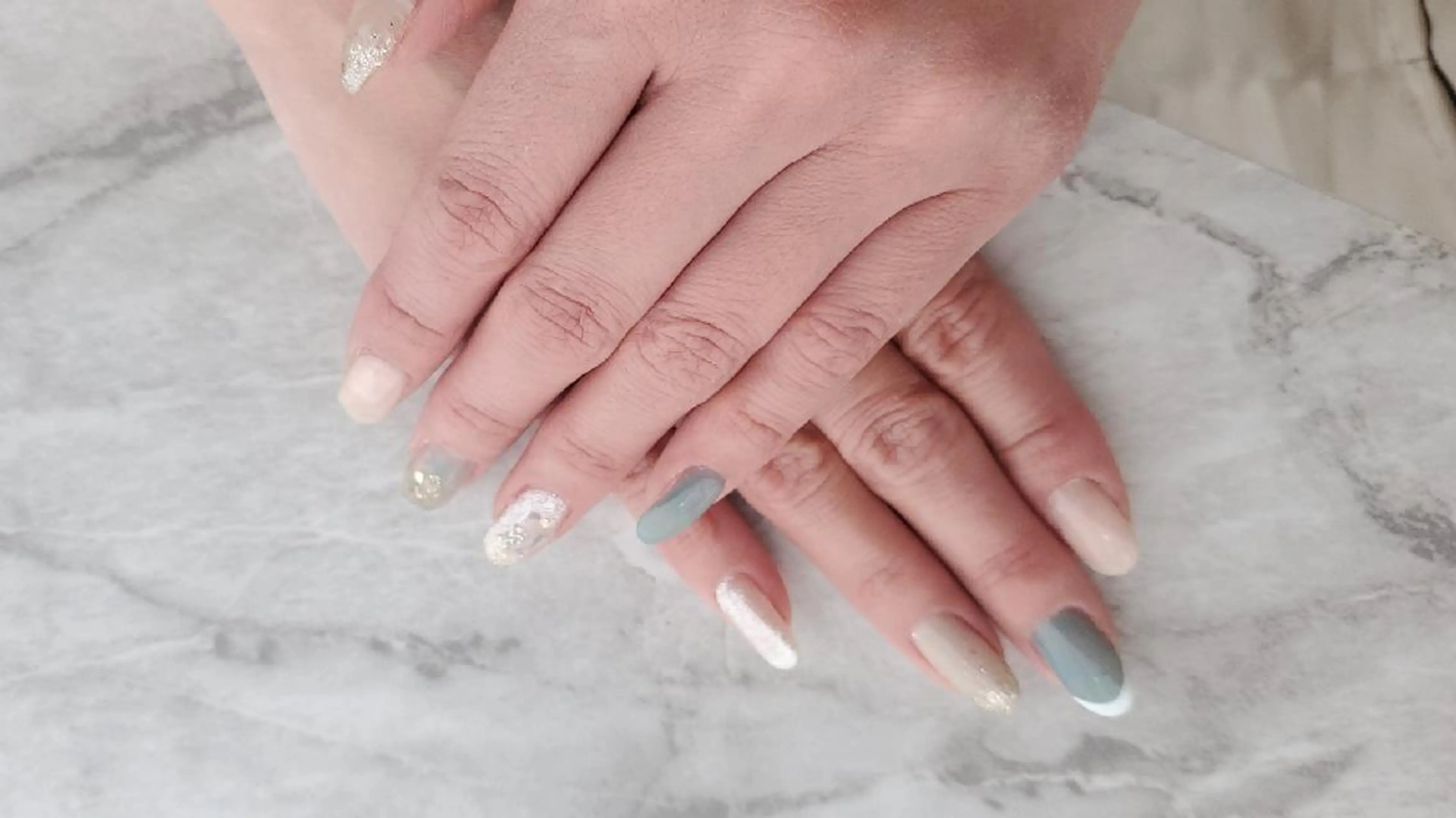 ネイル ブルー ニュアンスネイル ホワイト Lakalani ネイルボディHaruのエステ・リラクイメージ