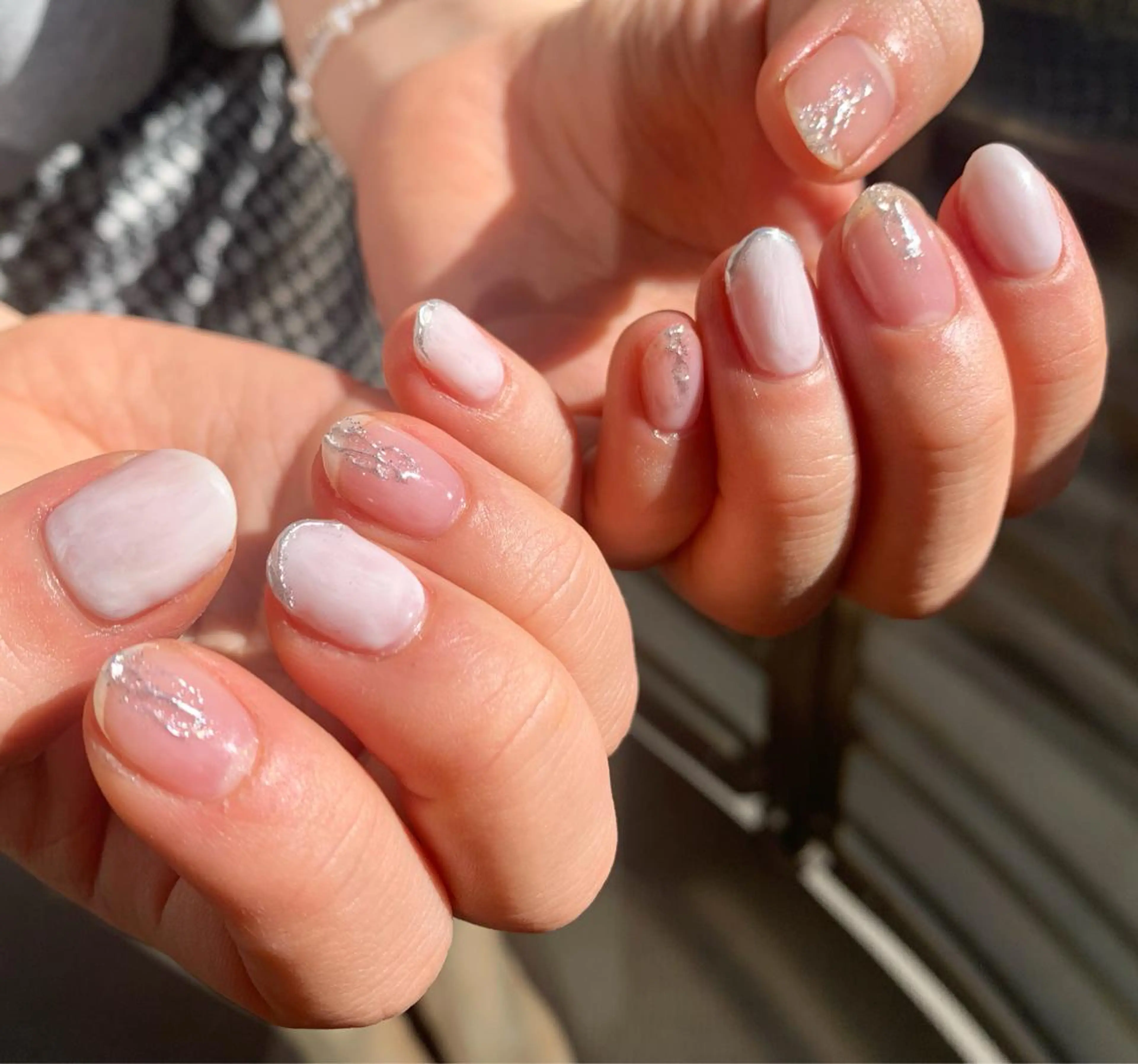 ネイル シルバー ホワイト nail＊ runa🌻のネイルデザイン