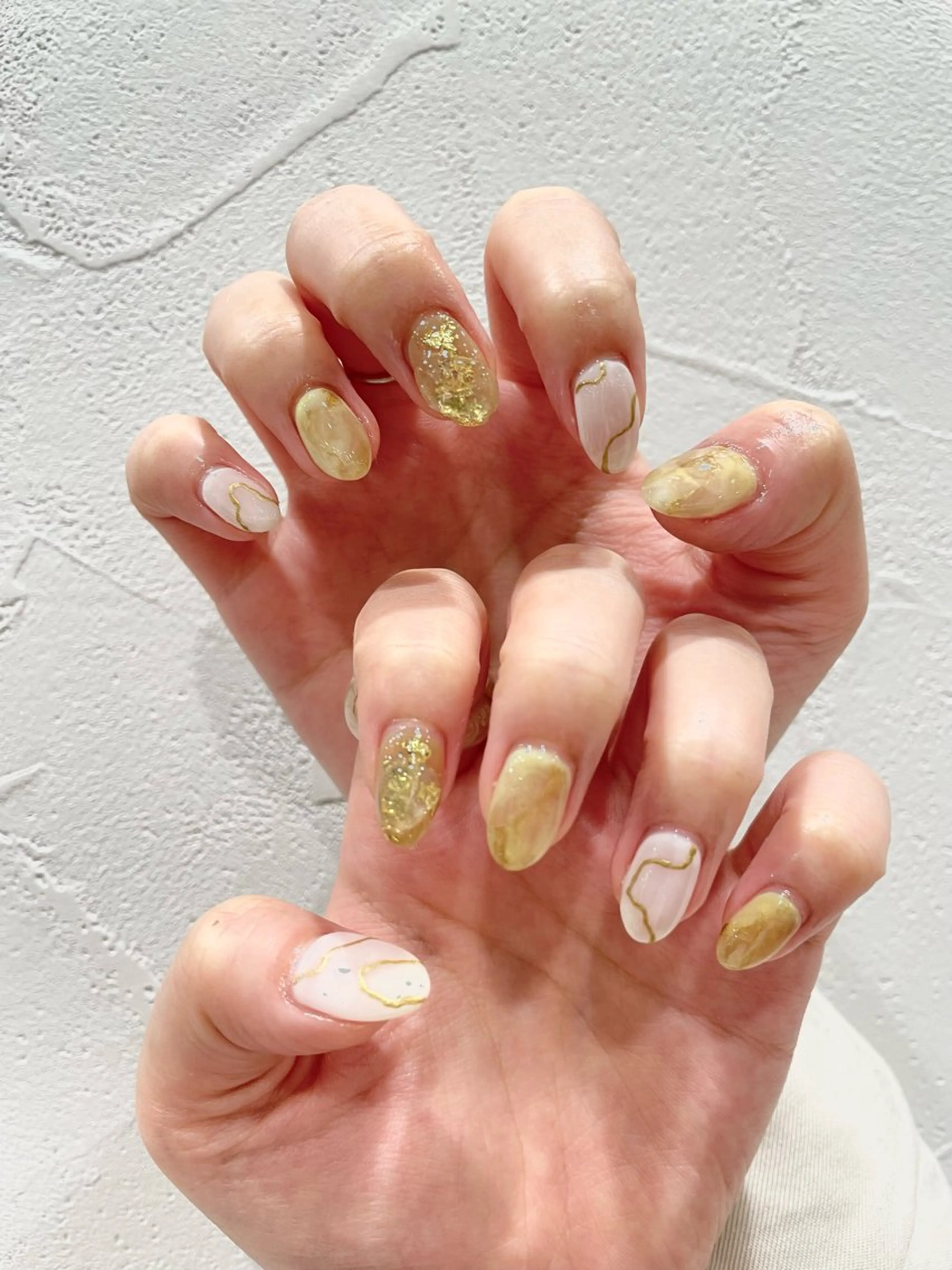 ネイル ニュアンスネイル 黄色 ハンドネイル 佐藤 まりえのネイルデザイン