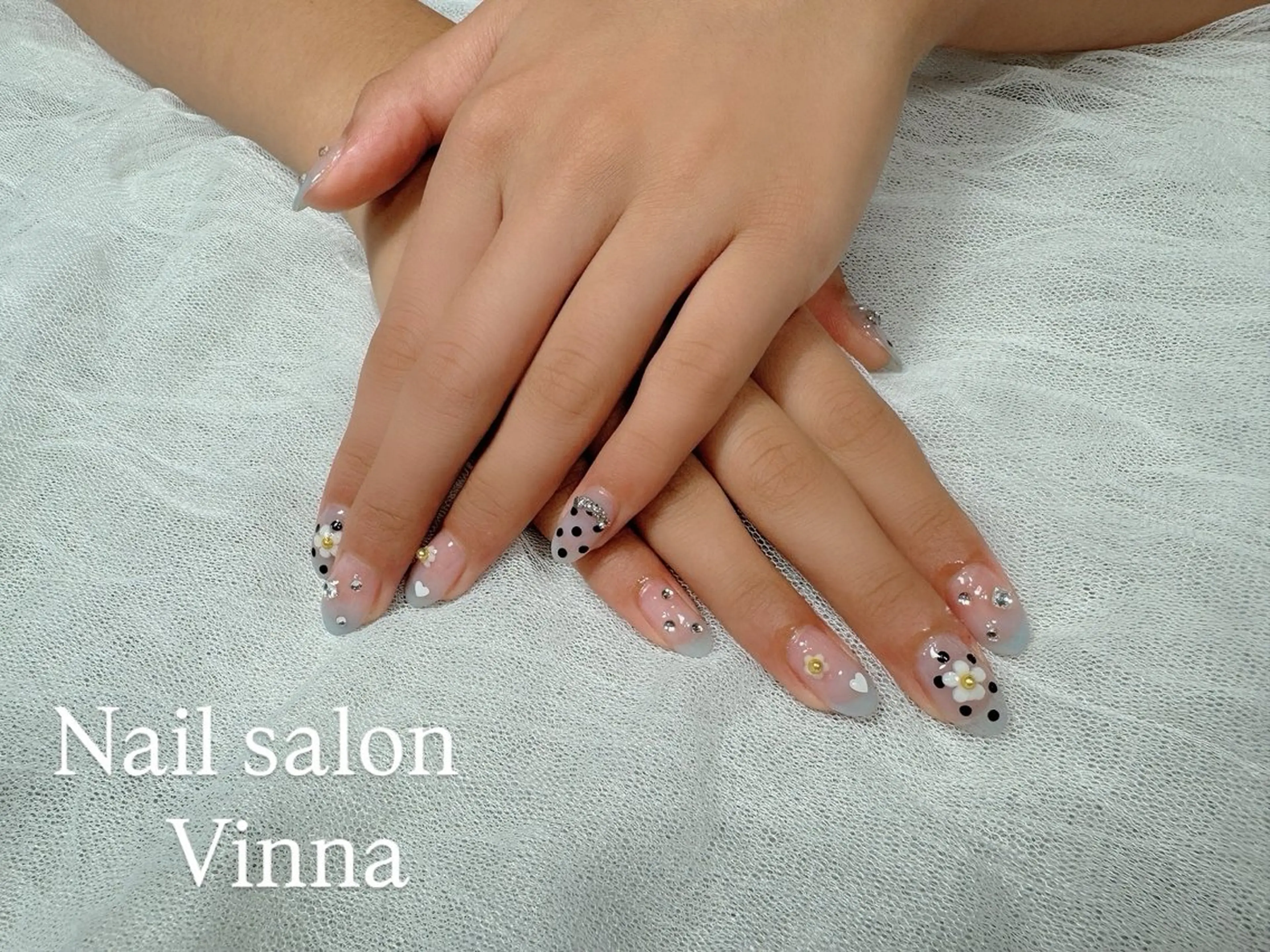 ネイル ブルー ドット 持ち込み ハンドネイル Nail salon Vinnaのネイルデザイン