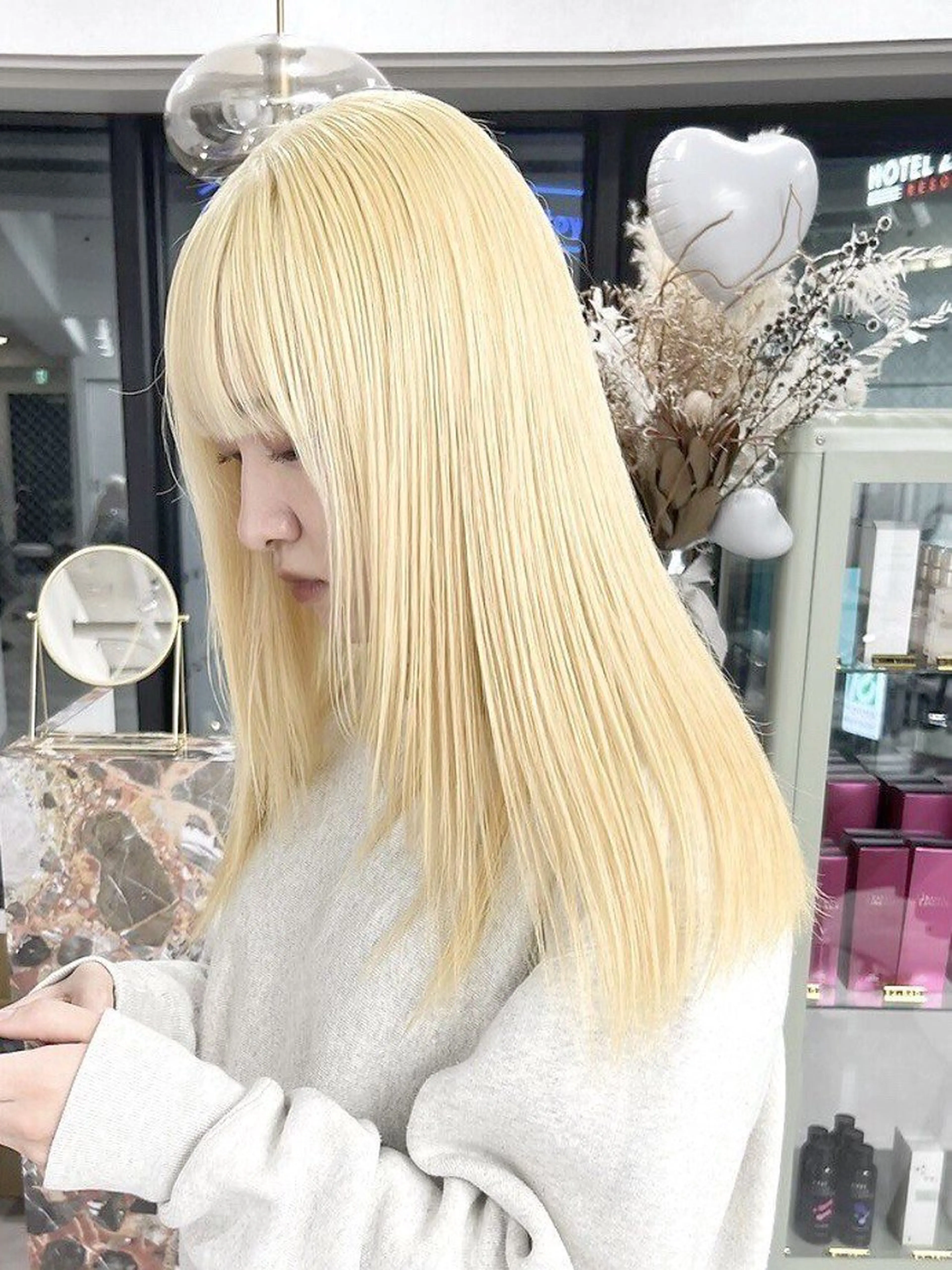 セミロング カラー ヘアカラー トウマ｜ハイトーン ケアブリーチ✨横浜のヘアスタイル