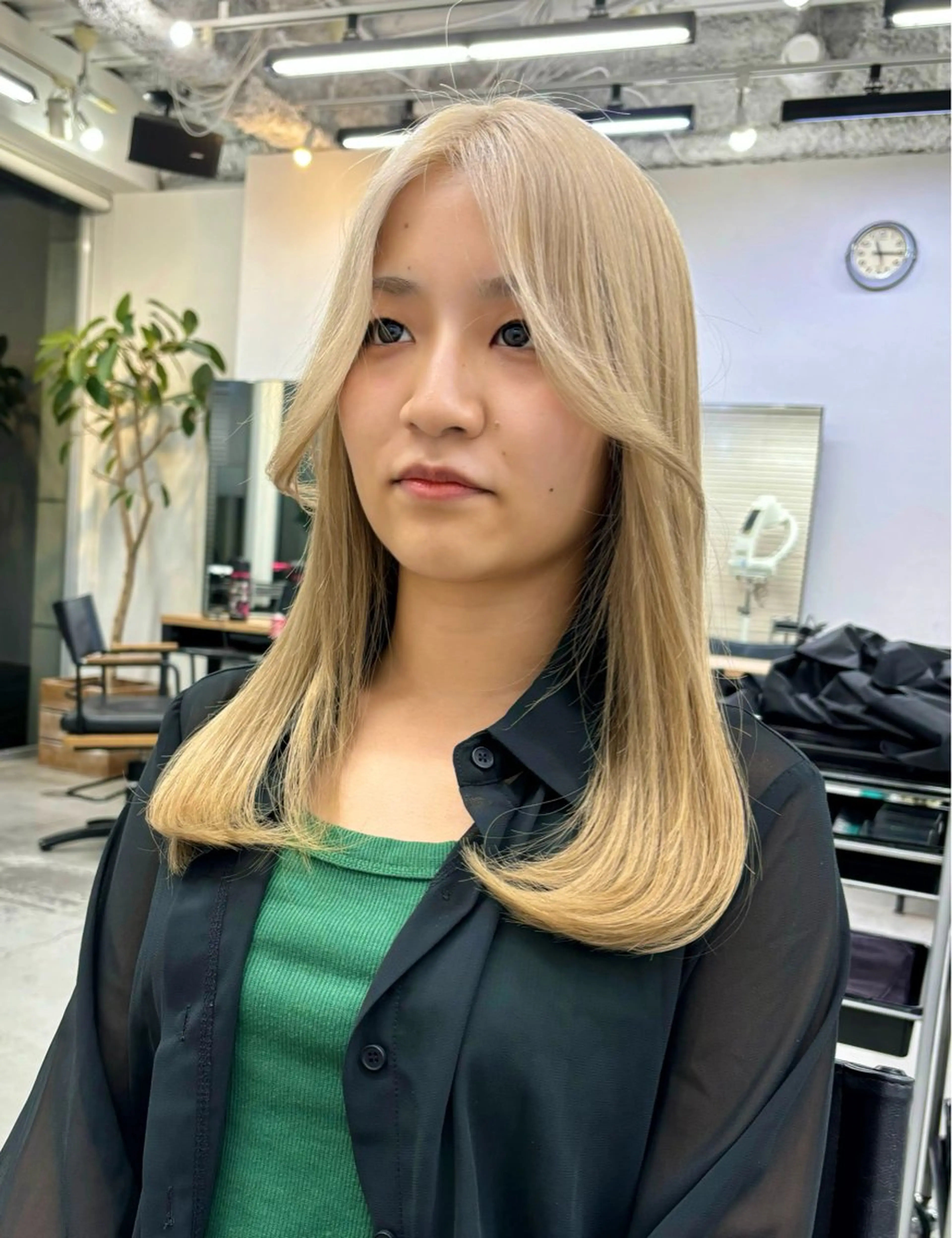 ロング カラー ヘアアレンジ ヘアカラー 坂齋大地／レイヤー/ ミルクティーのヘアスタイル