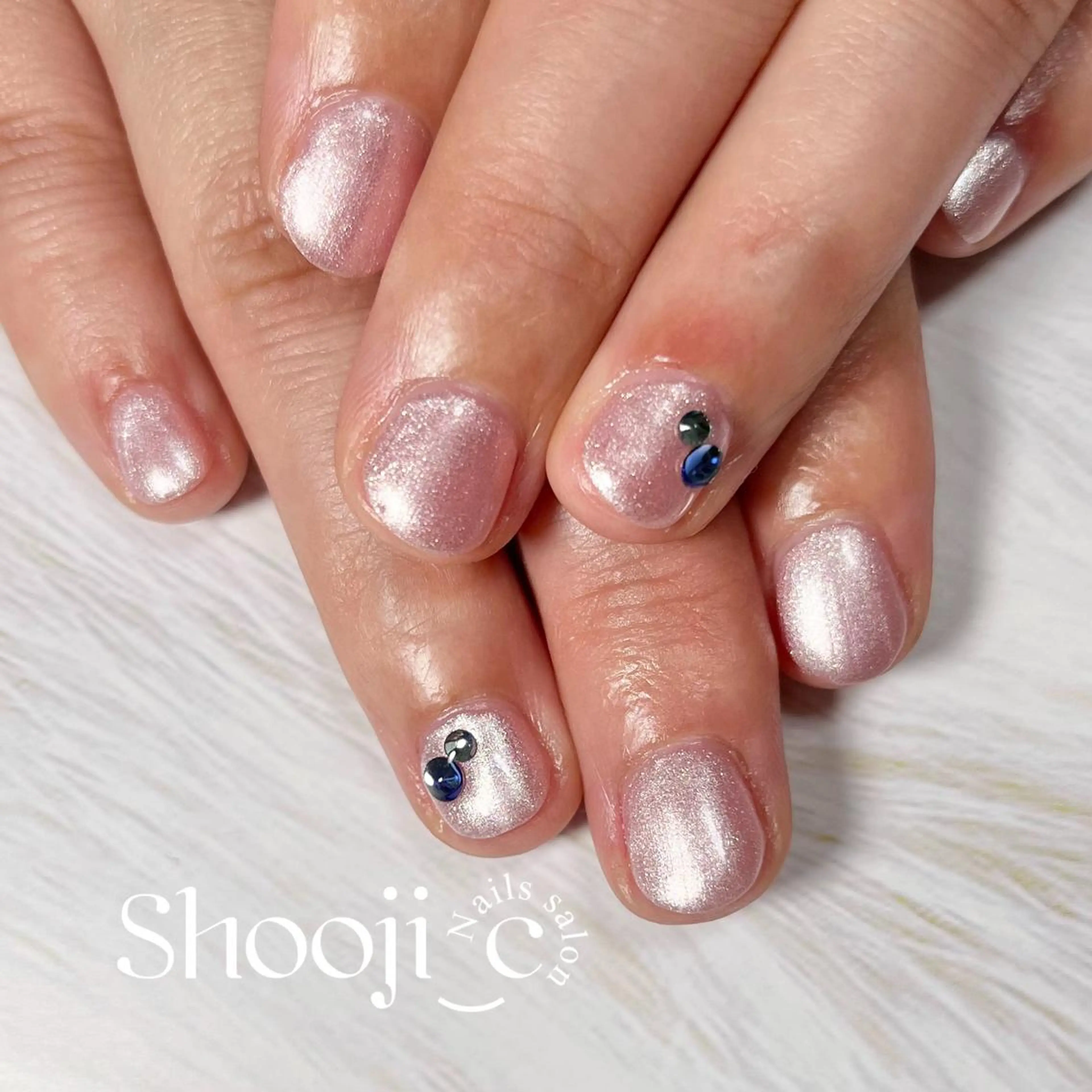 ネイル オーロラネイル ジェルネイル キラキラネイル ストーンネイル Shooji_c Nail salon所属・Shooji_c Nail salonのネイルデザイン
