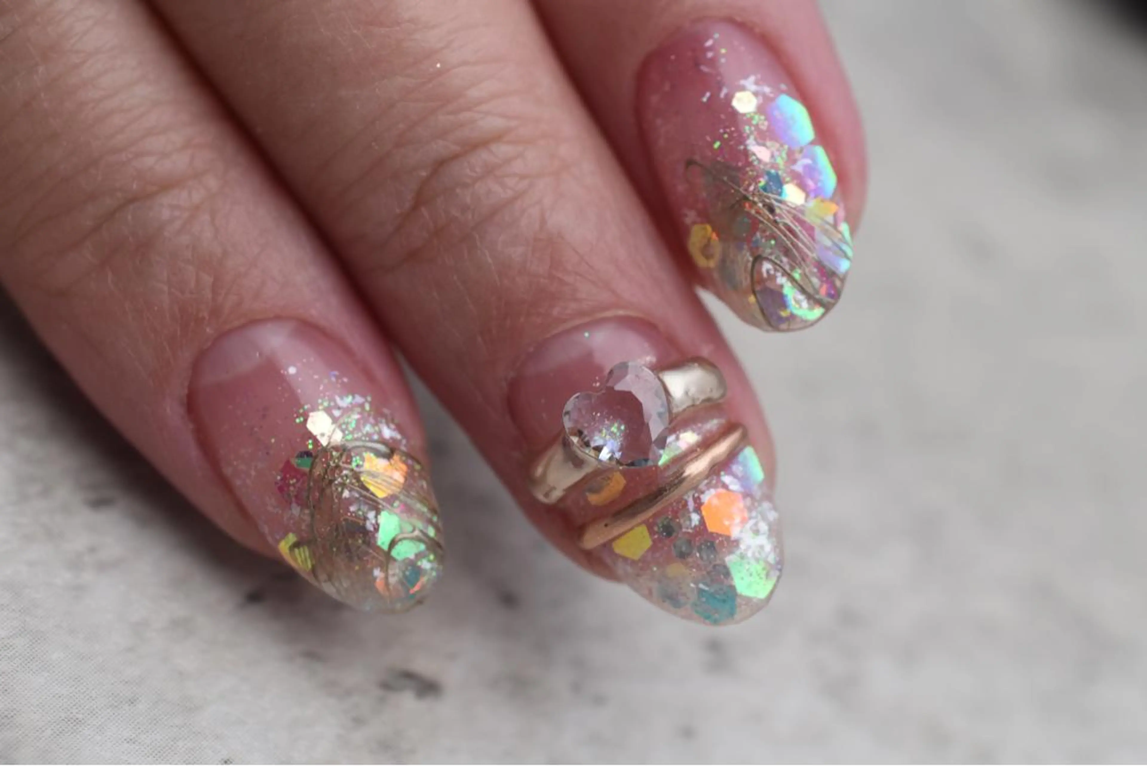 ミディアム カラー ネイル Aayley アイリ―サロンのネイルデザイン