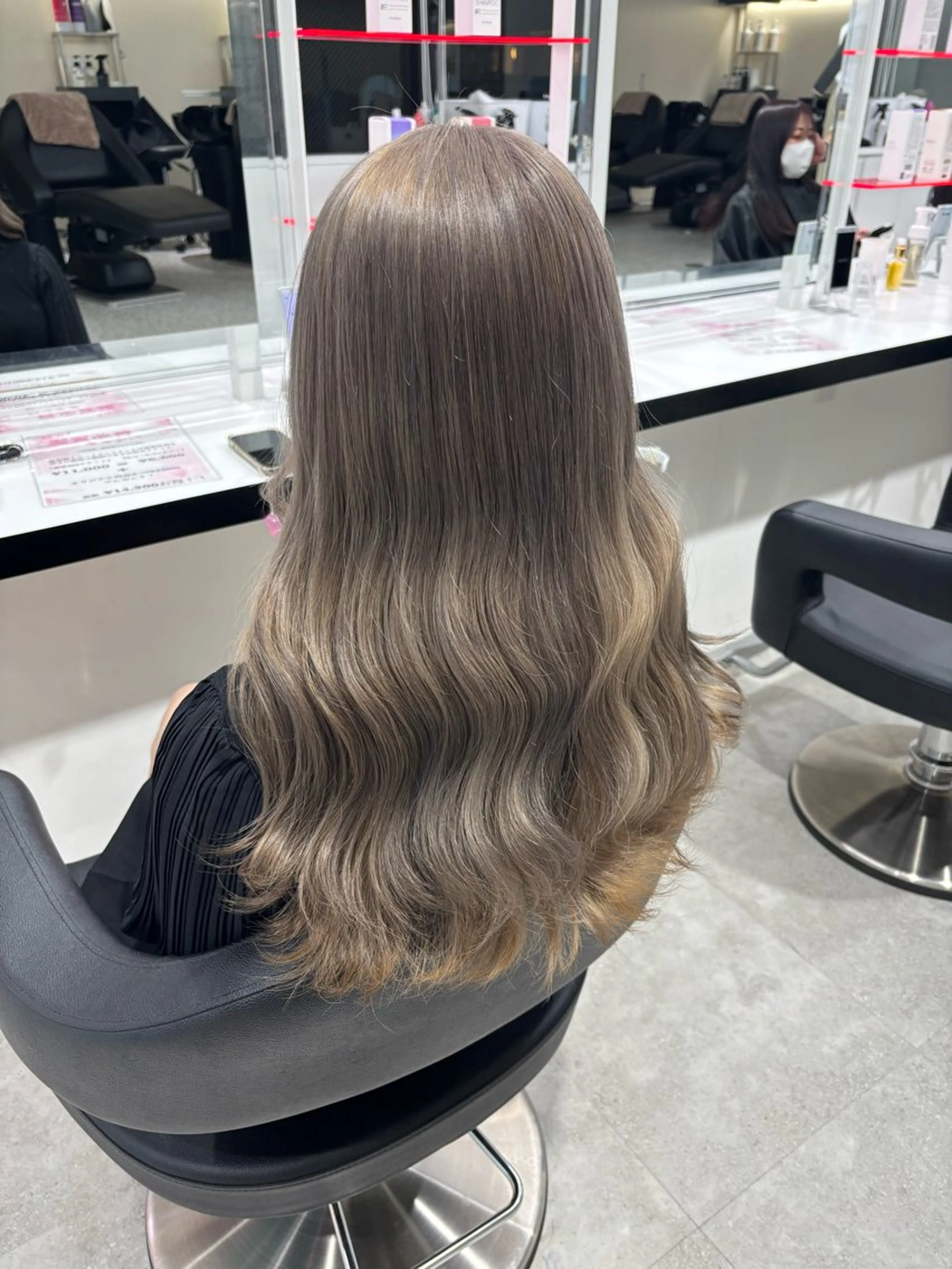 【当日予約大歓迎🙆♀️】カット💇♀️➕ハイライト(海外風デザインカラー🩶)の写真