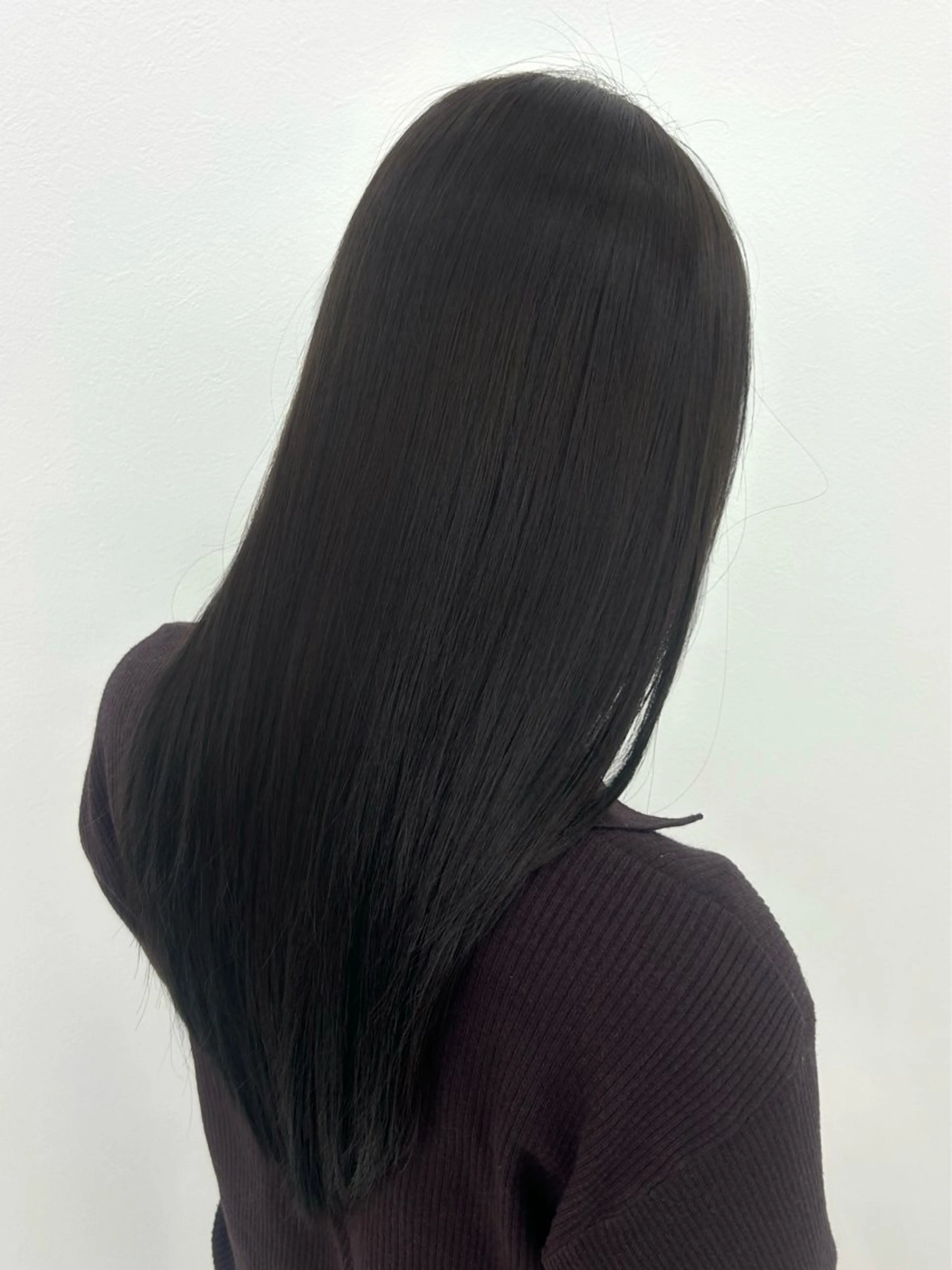 ロング カラー 黒髪 透明感カラー ダークグレー ダークグレージュ グレージュ ヘアカラー トリートメント 武田 唯来のヘアスタイル