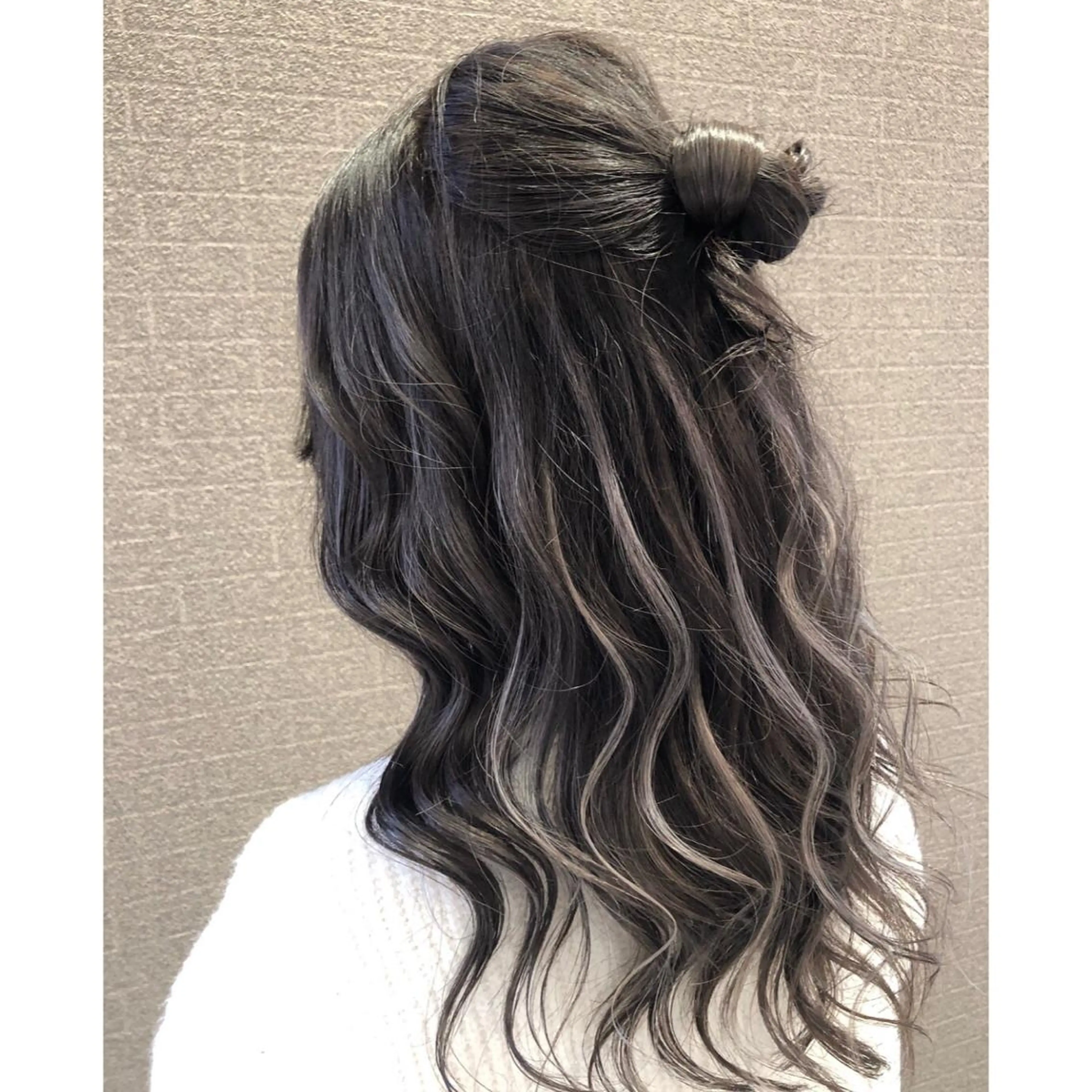 セミロング カラー ヘアアレンジ バレイヤージュ デザインカラー グラデーションカラー ハイライトカラー ハイトーンカラー アンドウ ユウ/ レイヤーカット/韓国のヘアスタイル