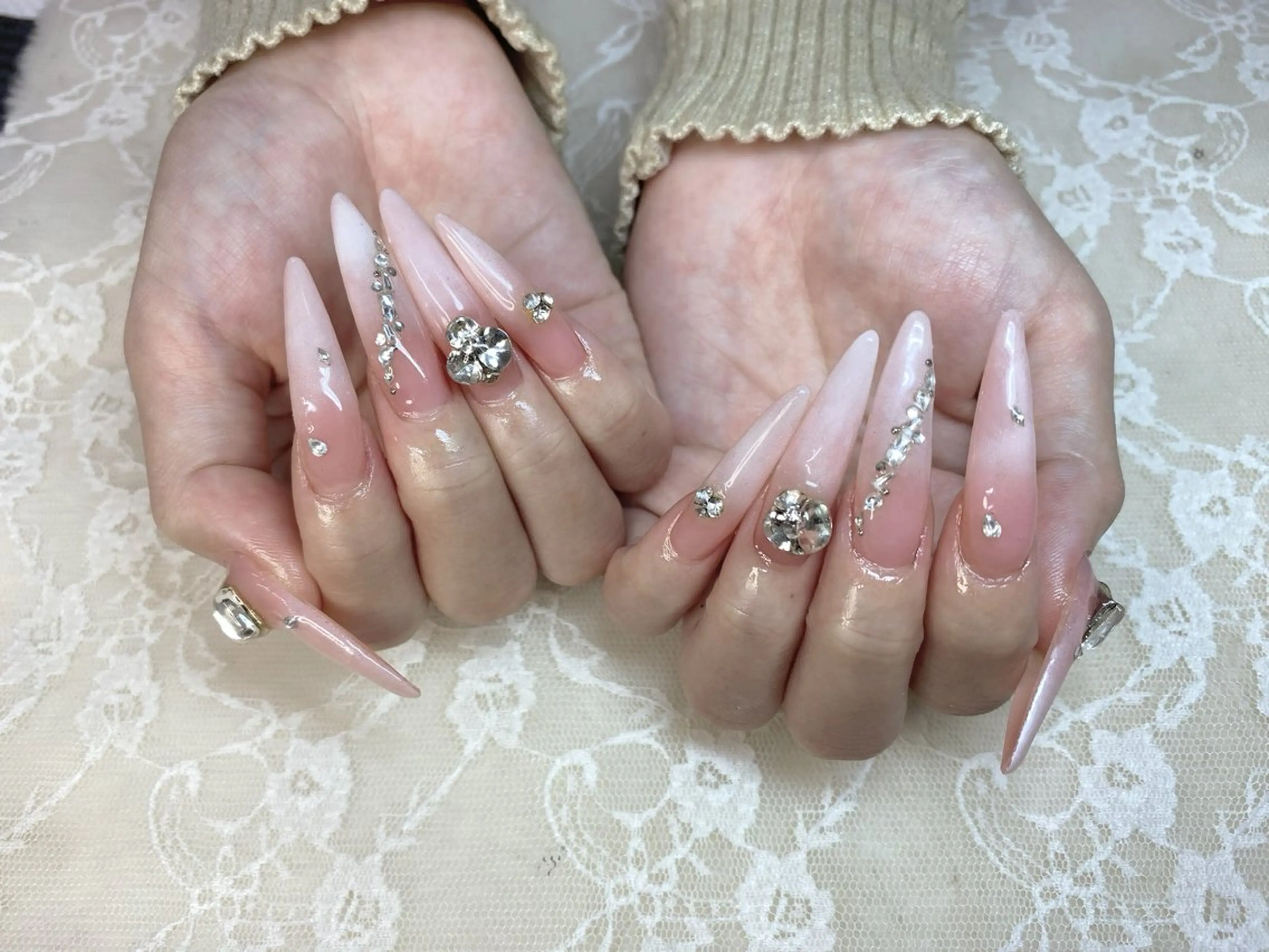 ネイル ロングネイル ストーンネイル スーパーロングネイル ワンホンネイル ハンドネイル ハンドケア Epokku ネイルサロンのネイルデザイン