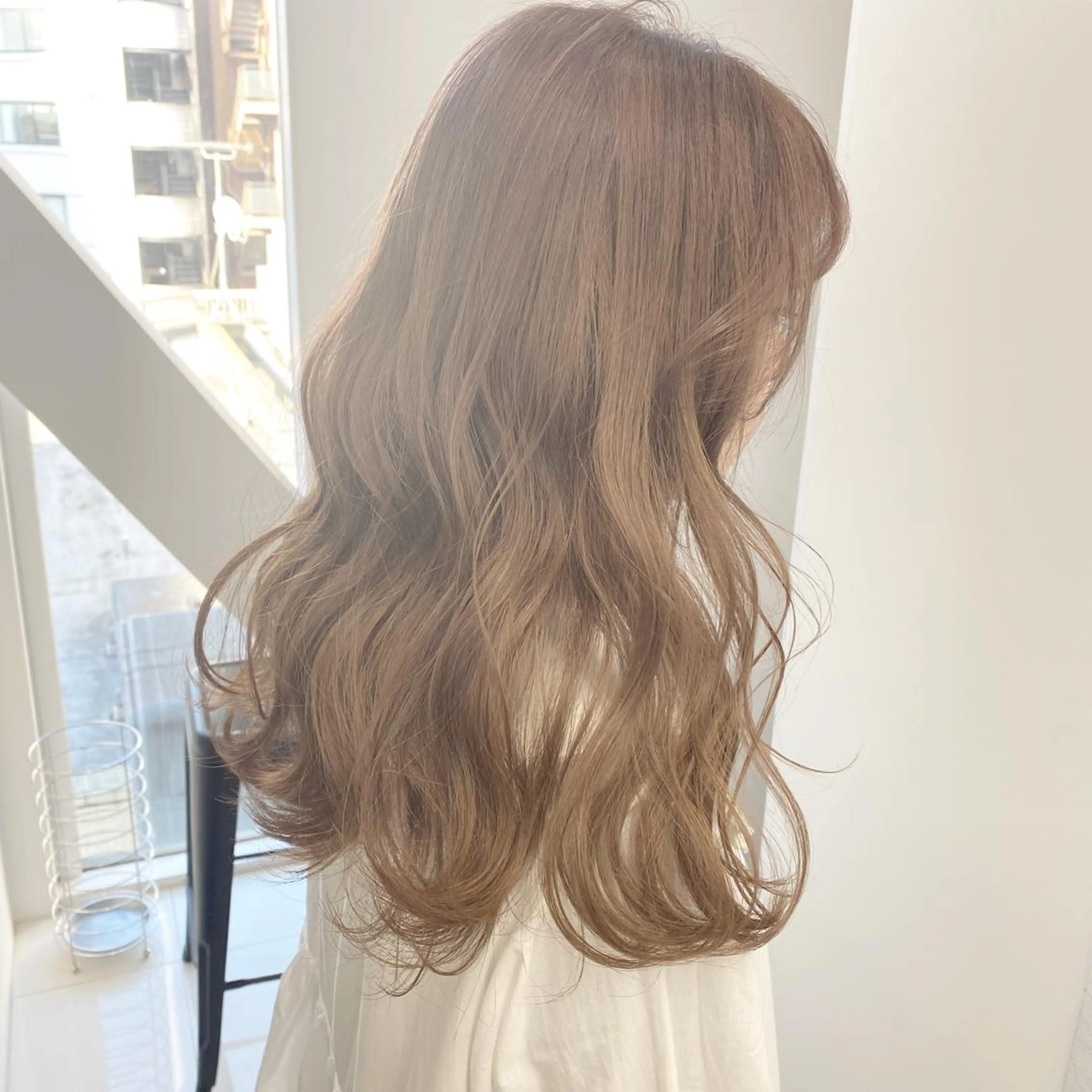 セミロング カラー ベージュカラー ブリーチ ミルクティーベージュ 【ブリーチカラー】 🌈ALIVE若山葵のヘアスタイル