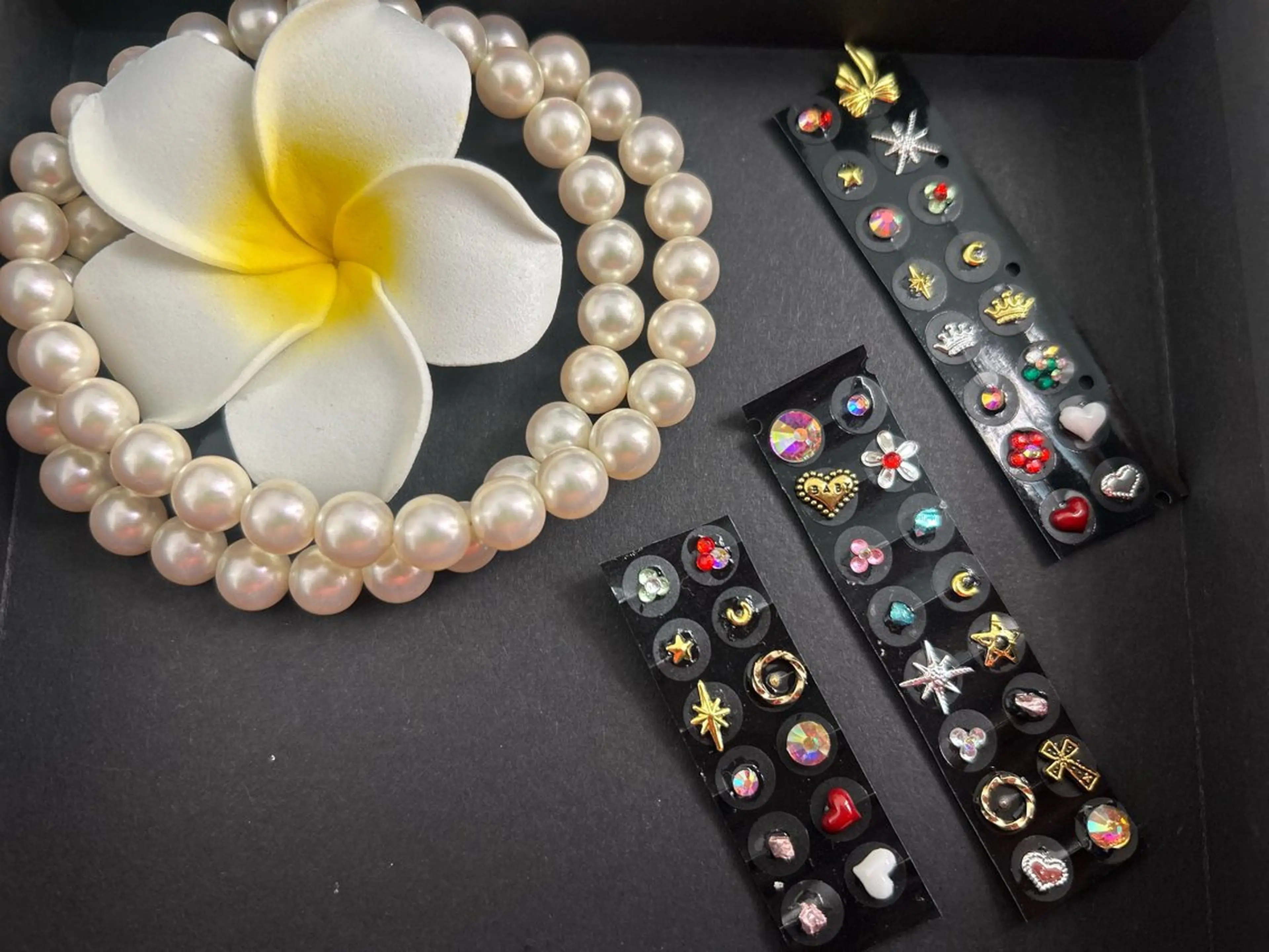 耳ツボジュエリー10粒まで+耳リフレの写真