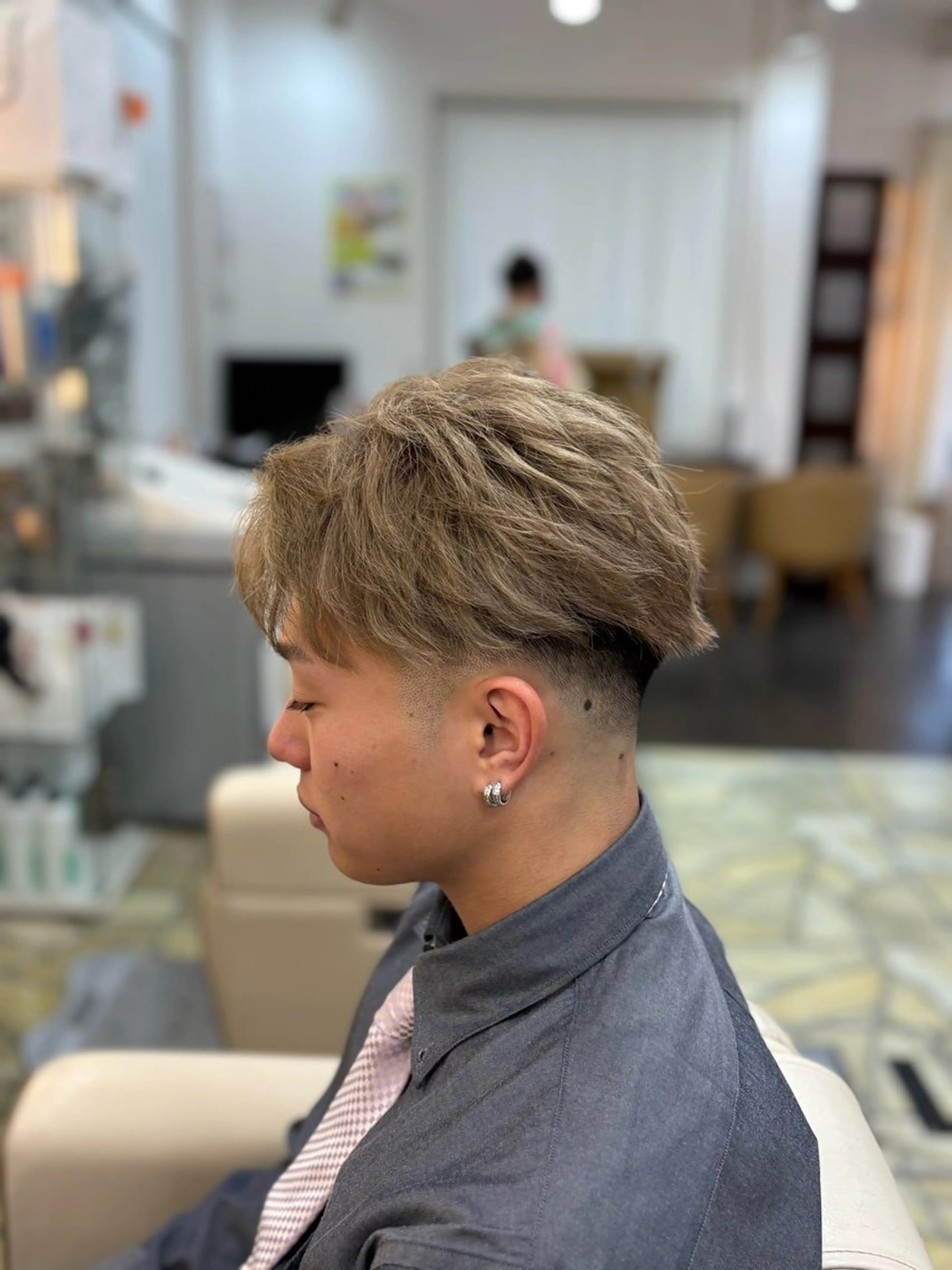 ショート カラー メンズ メンズブリーチ メンズハイトーン メンズショート ブリーチ ハイトーンカラー 山本 健生のヘアスタイル