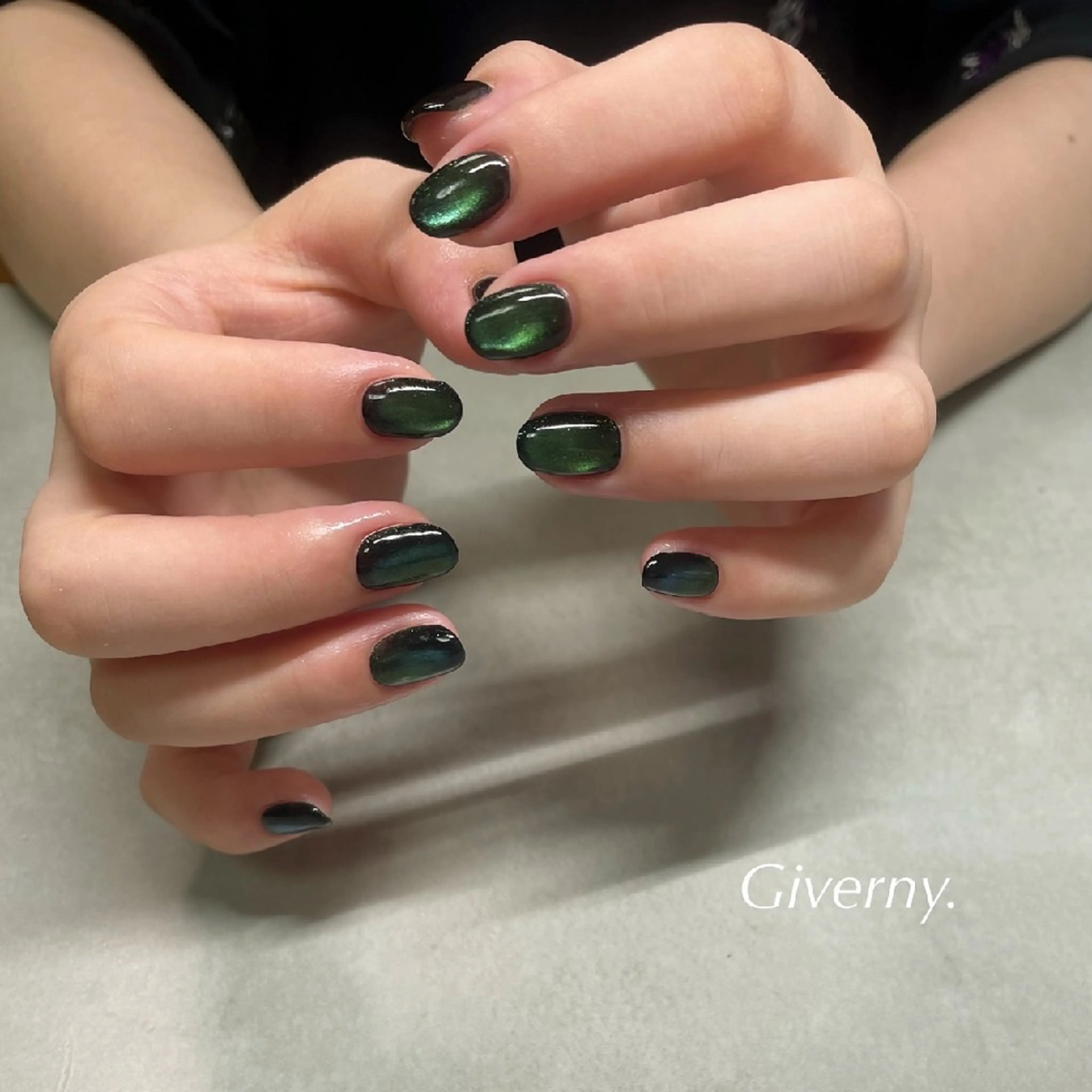 ネイル マグネットネイル ハンドネイル Giverny .のネイルデザイン