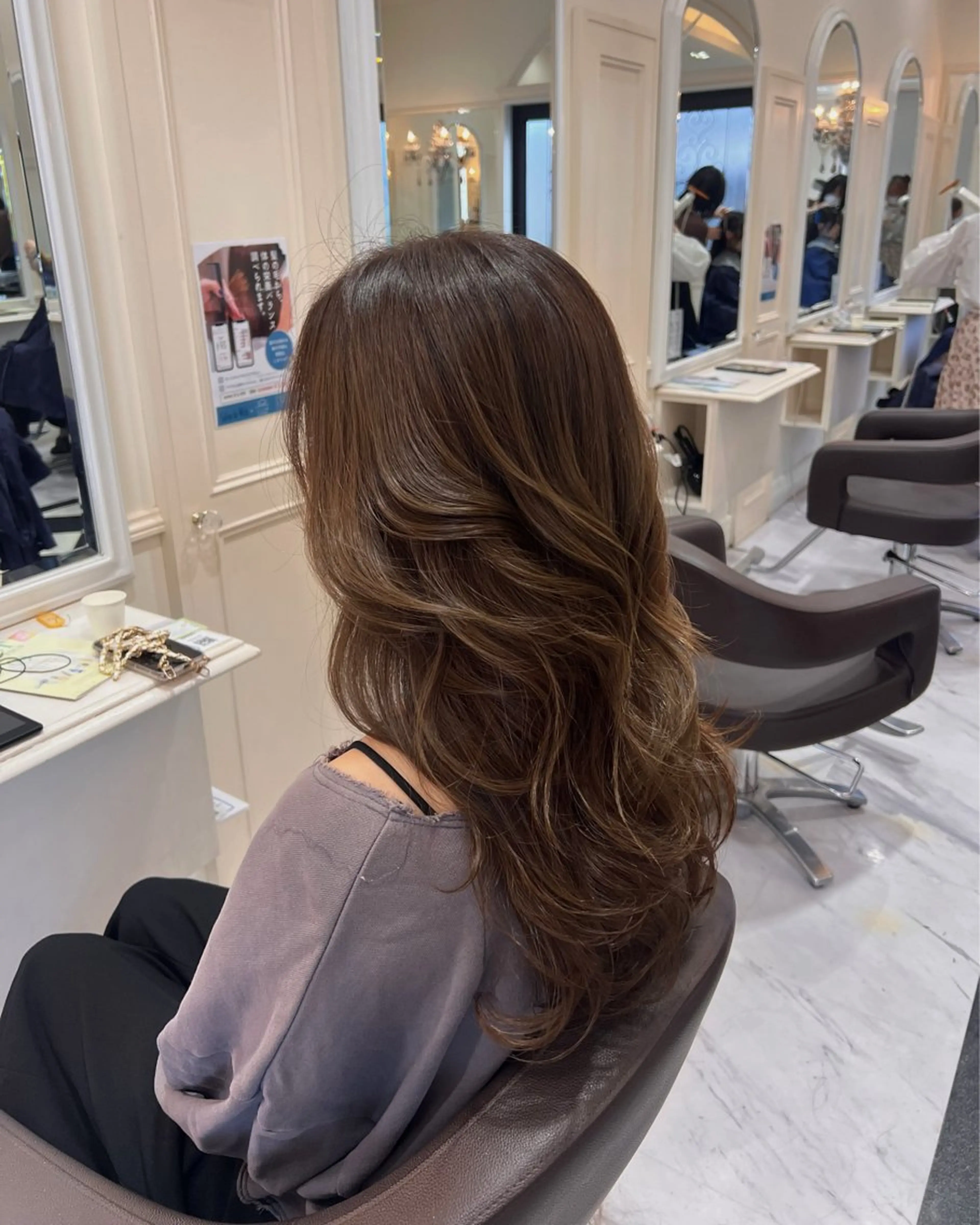 ロング カラー 浅見 友梨香のヘアスタイル