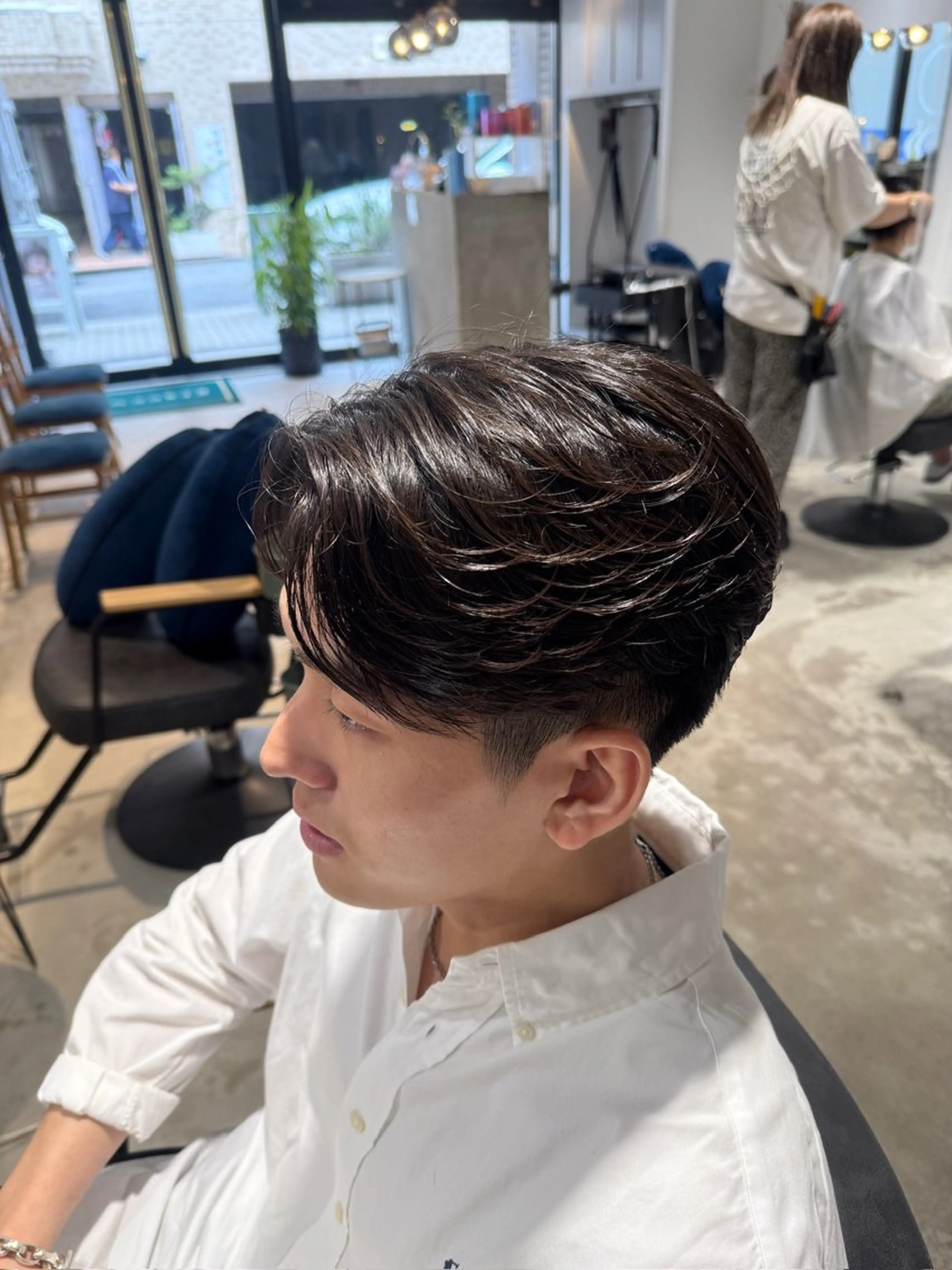 ショート パーマ メンズ ショートレイヤー センターパート フェザーパーマ メンズ韓国風 メンズパーマ カット パーマ メンズカットパーマ ✂️ JOYAのヘアスタイル