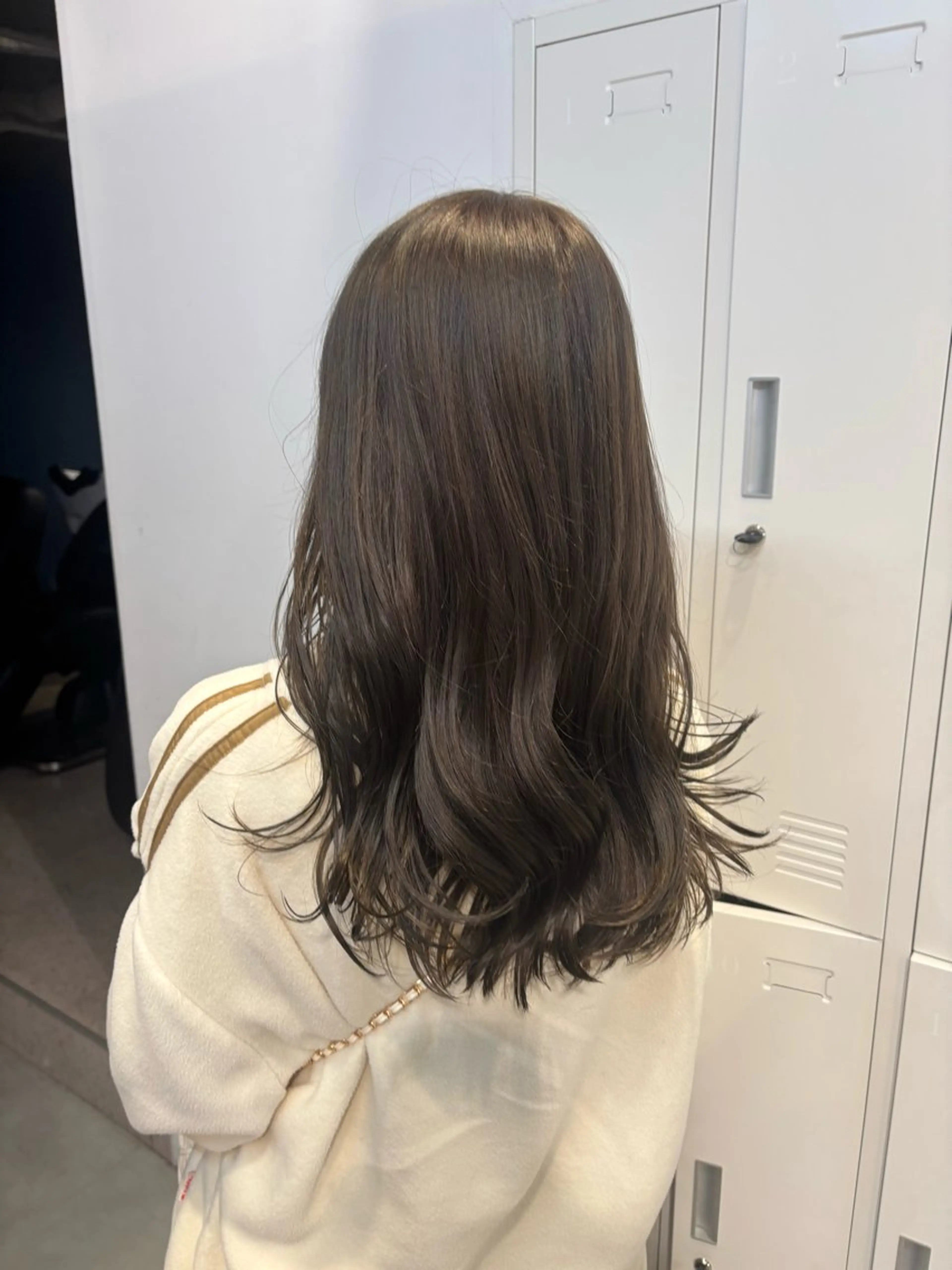 セミロング カラー カット ヘアカラー トリートメント 💎ハイトーン/艶 カラー モエカ💎のヘアスタイル