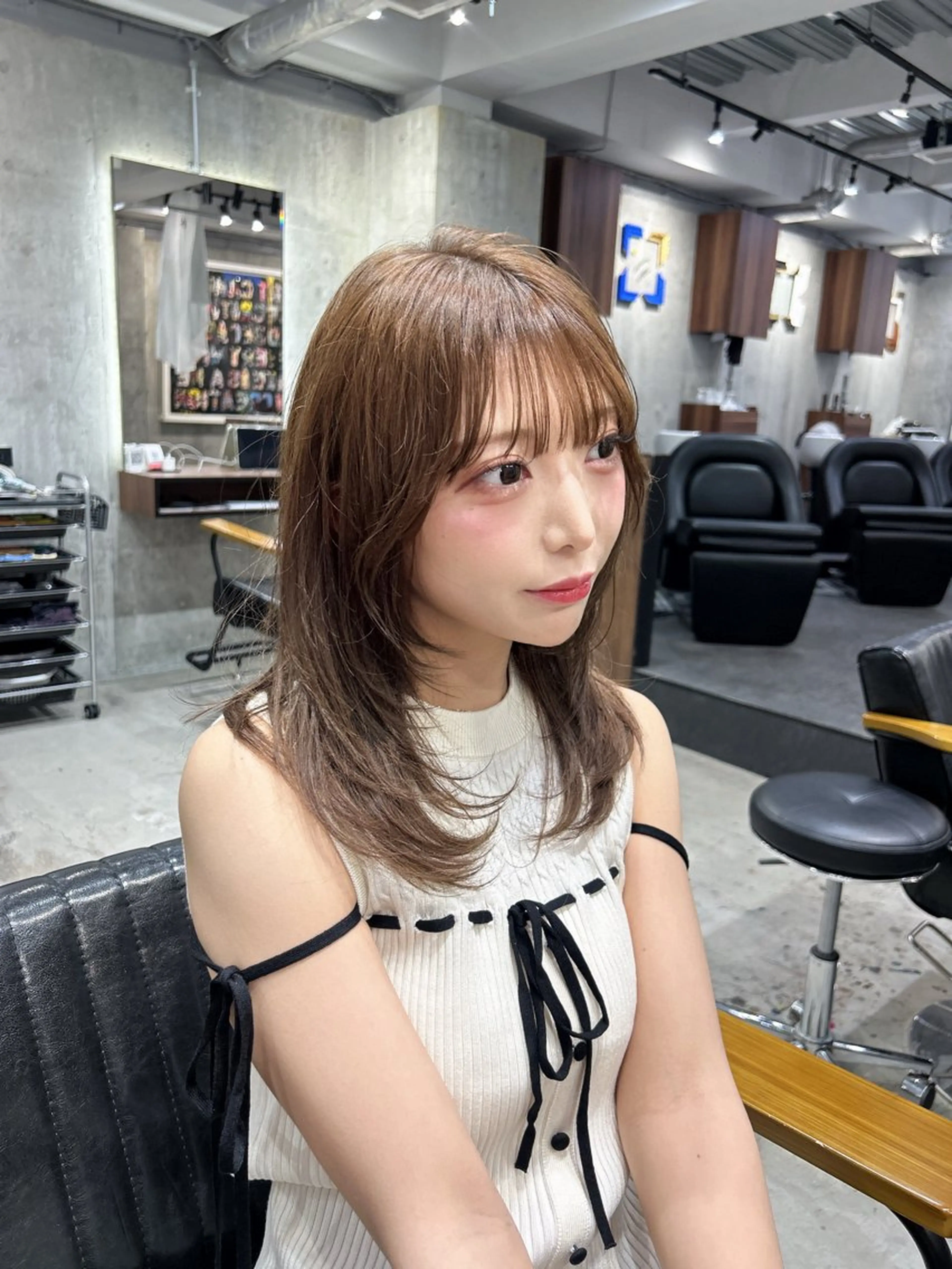 セミロング レイヤーカット ホワイトブロンド RIKUTOのヘアスタイル