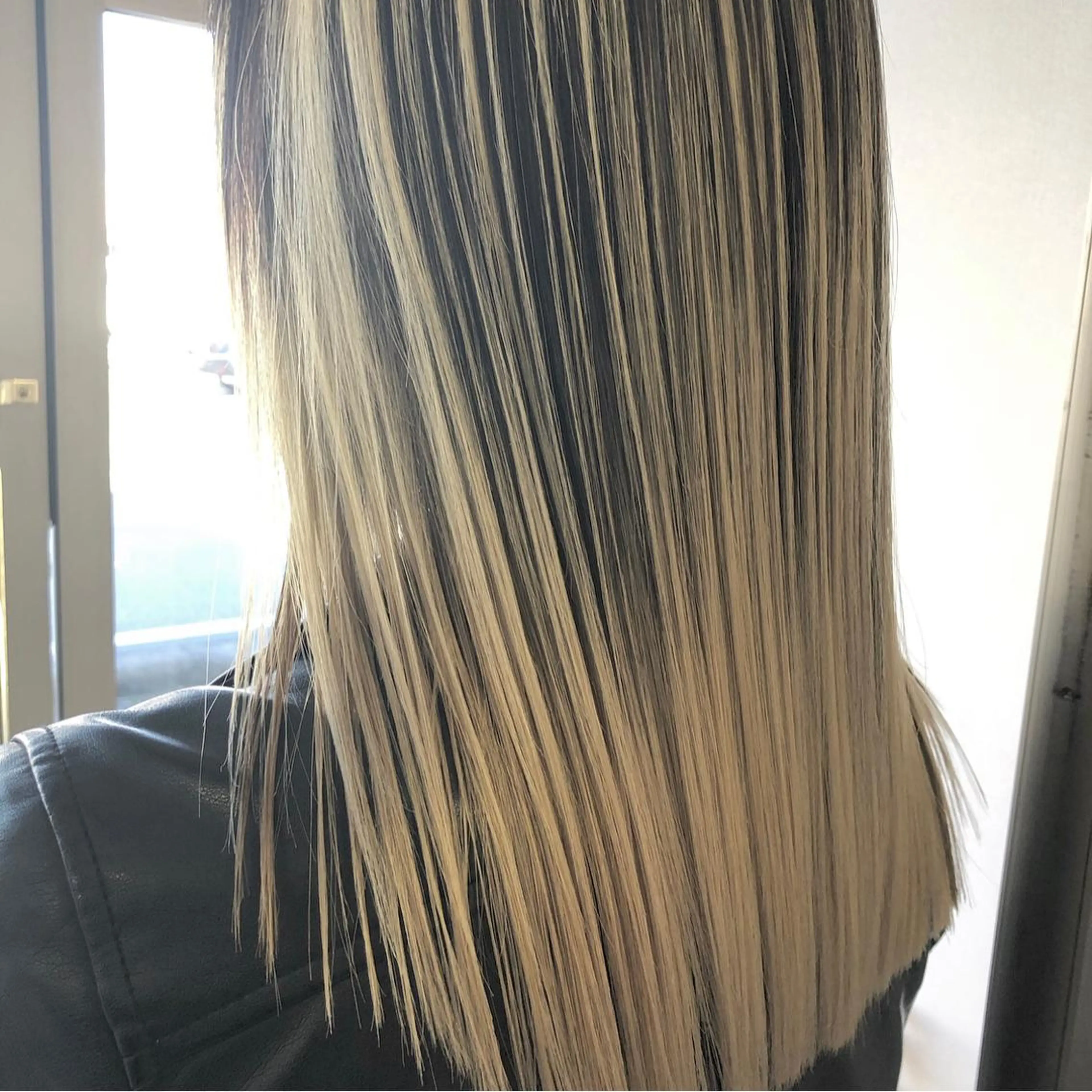 ミディアム カラー ヘアアレンジ シールエクステ バレイヤージュ デザインカラー ハイライトカラー エクステ アンドウ ユウ/ レイヤーカット/韓国のヘアスタイル