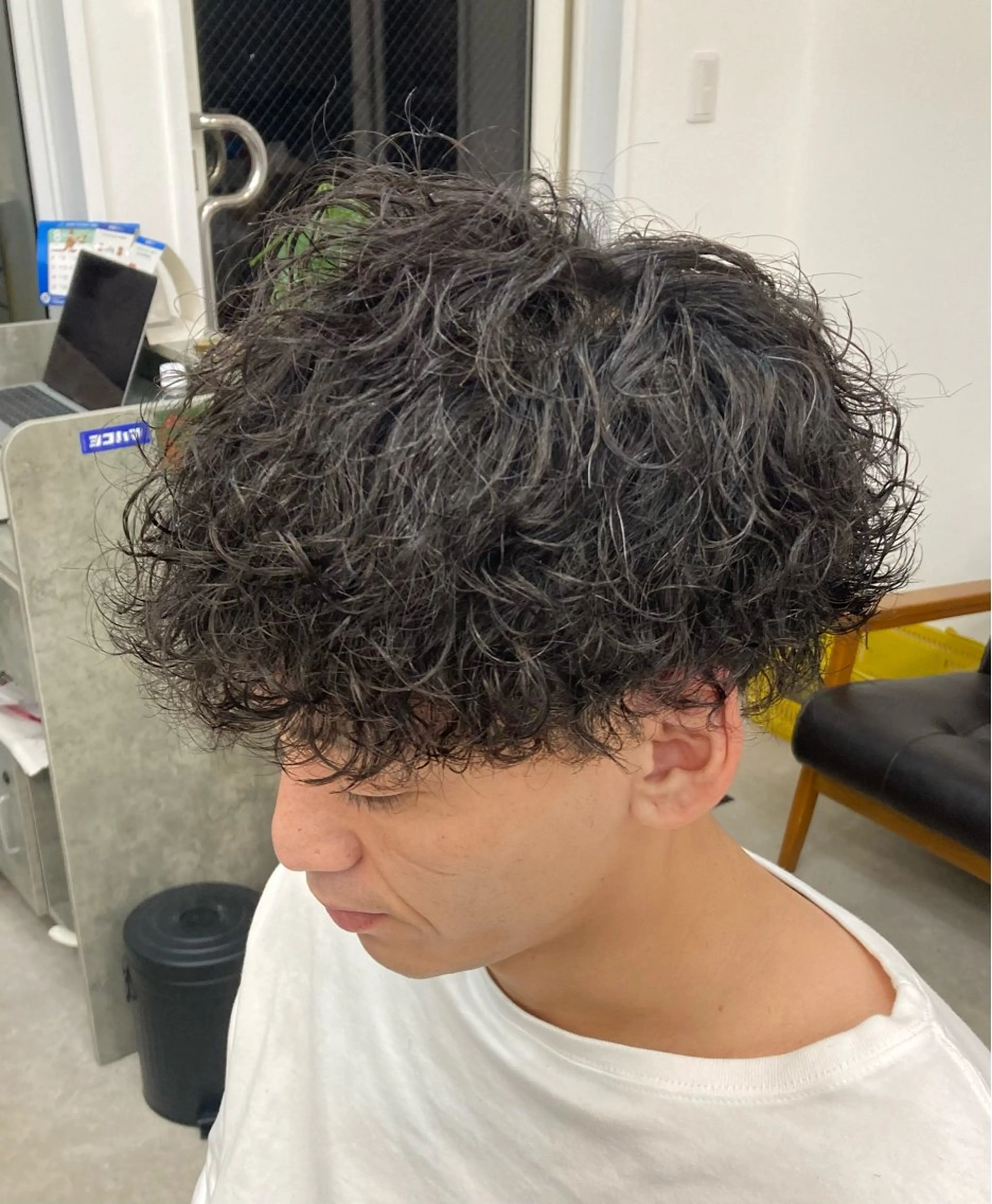 ミディアム パーマ メンズ ミディアムパーマ メンズパーマ 波巻きパーマ カット パーマ 深堀 勇弥のヘアスタイル
