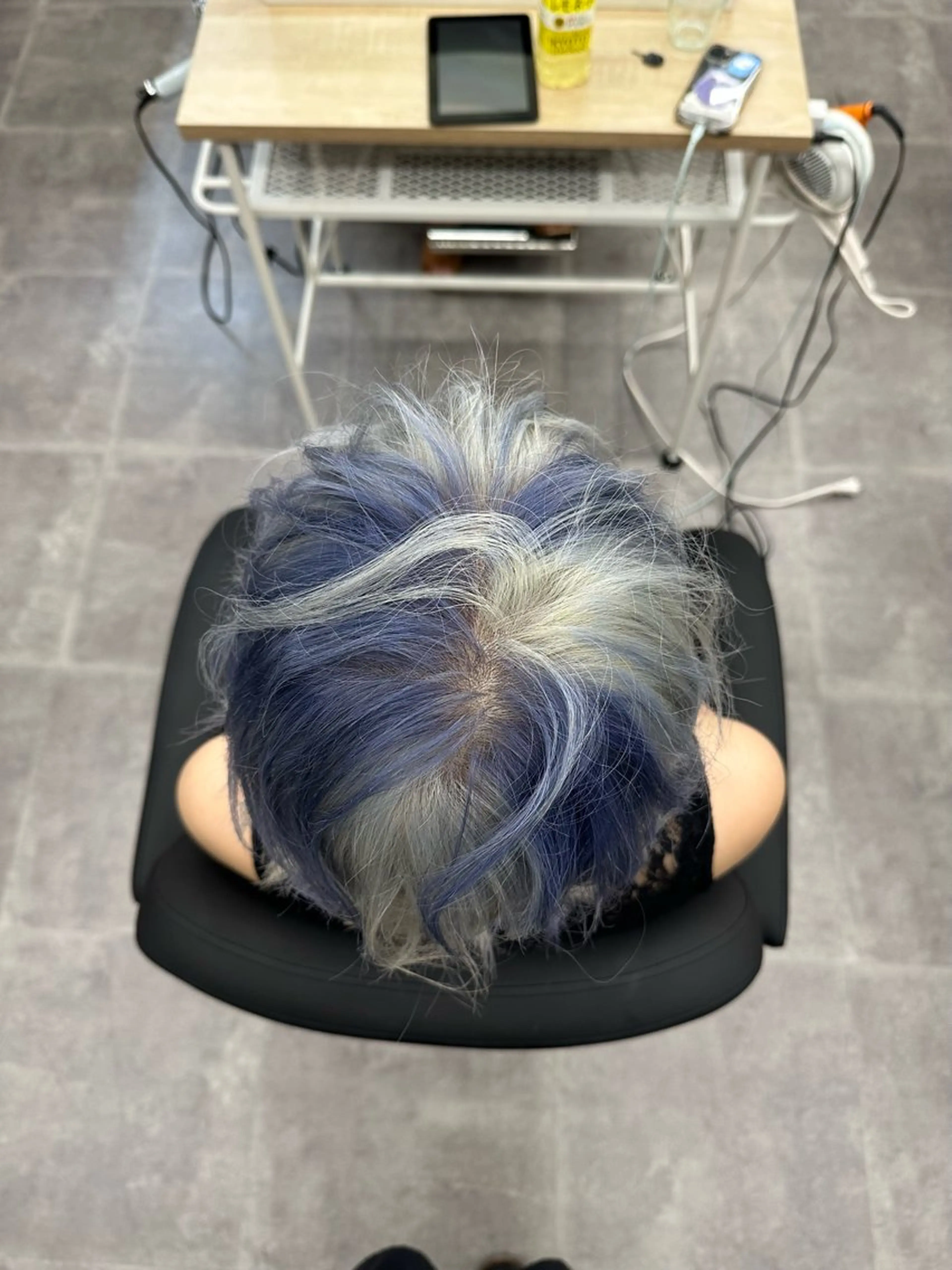 ショート カラー ブルーカラー デザインカラー 牧内 拓のヘアスタイル