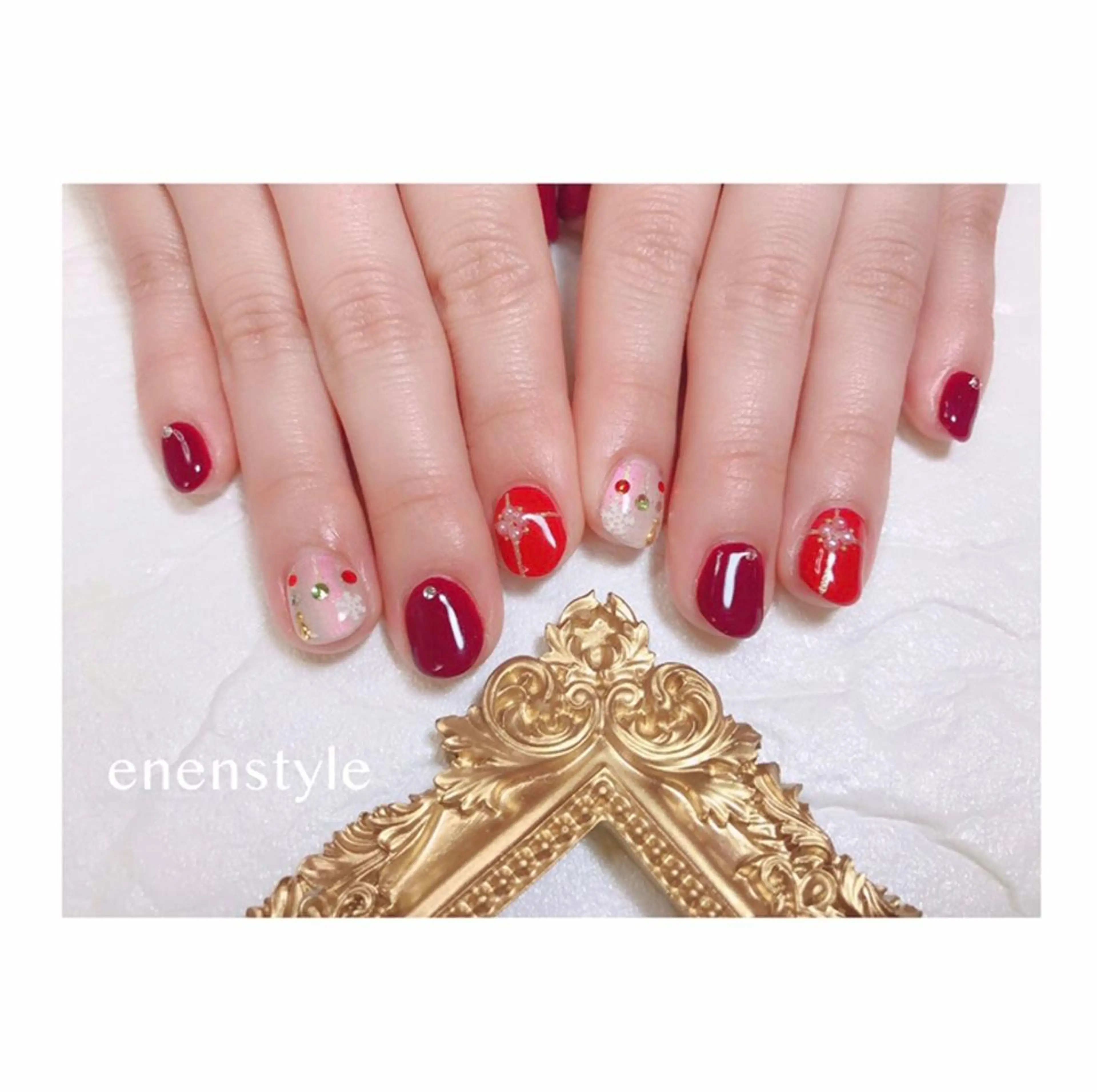 ショート ネイル クリスマス ジェルネイル ニュアンスネイル オフィスネイル ワンカラーネイル ハンドネイル 👑enen style👑のネイルデザイン