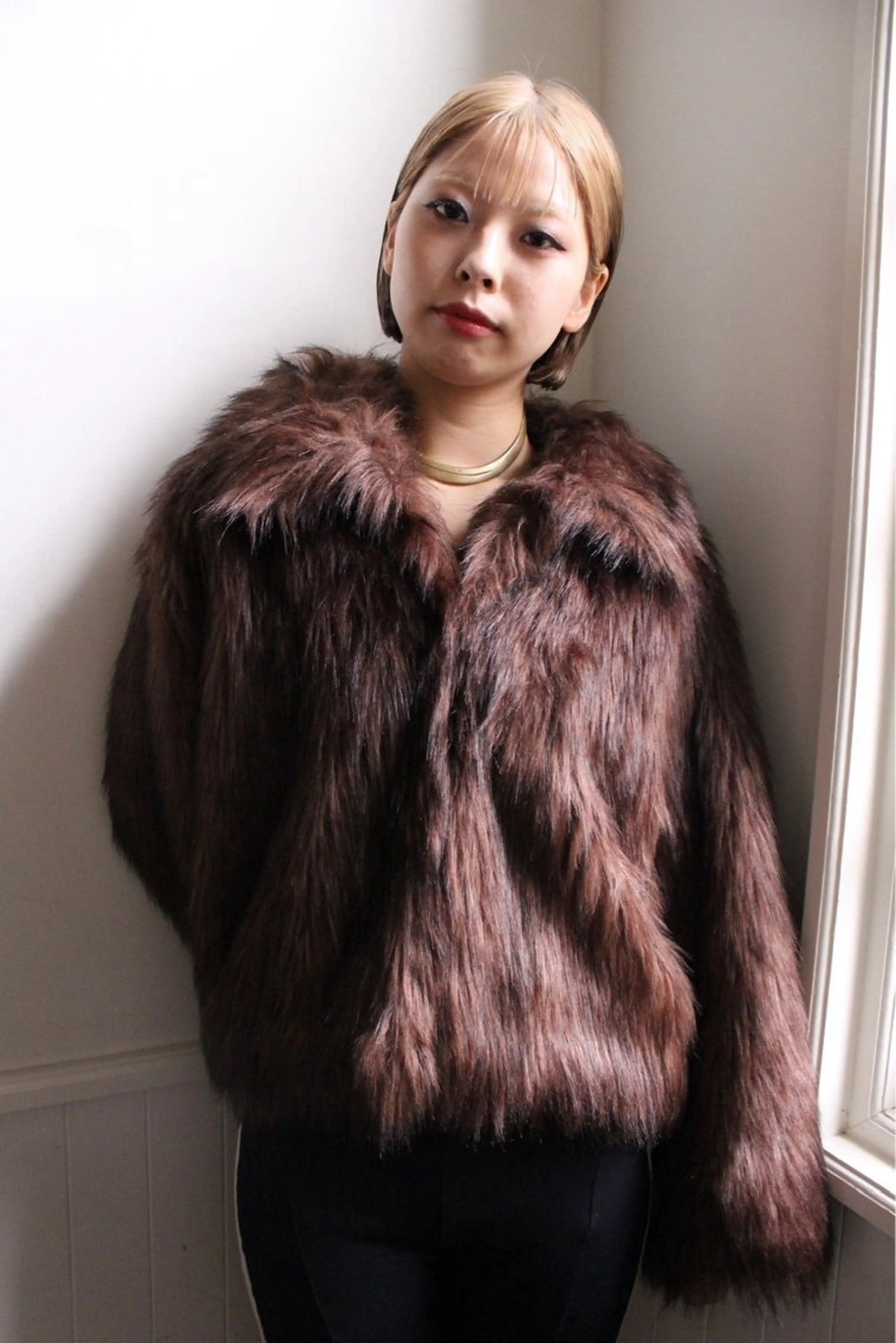 カラー 愛加ブリーチ・ レイヤー・パーマのヘアスタイル