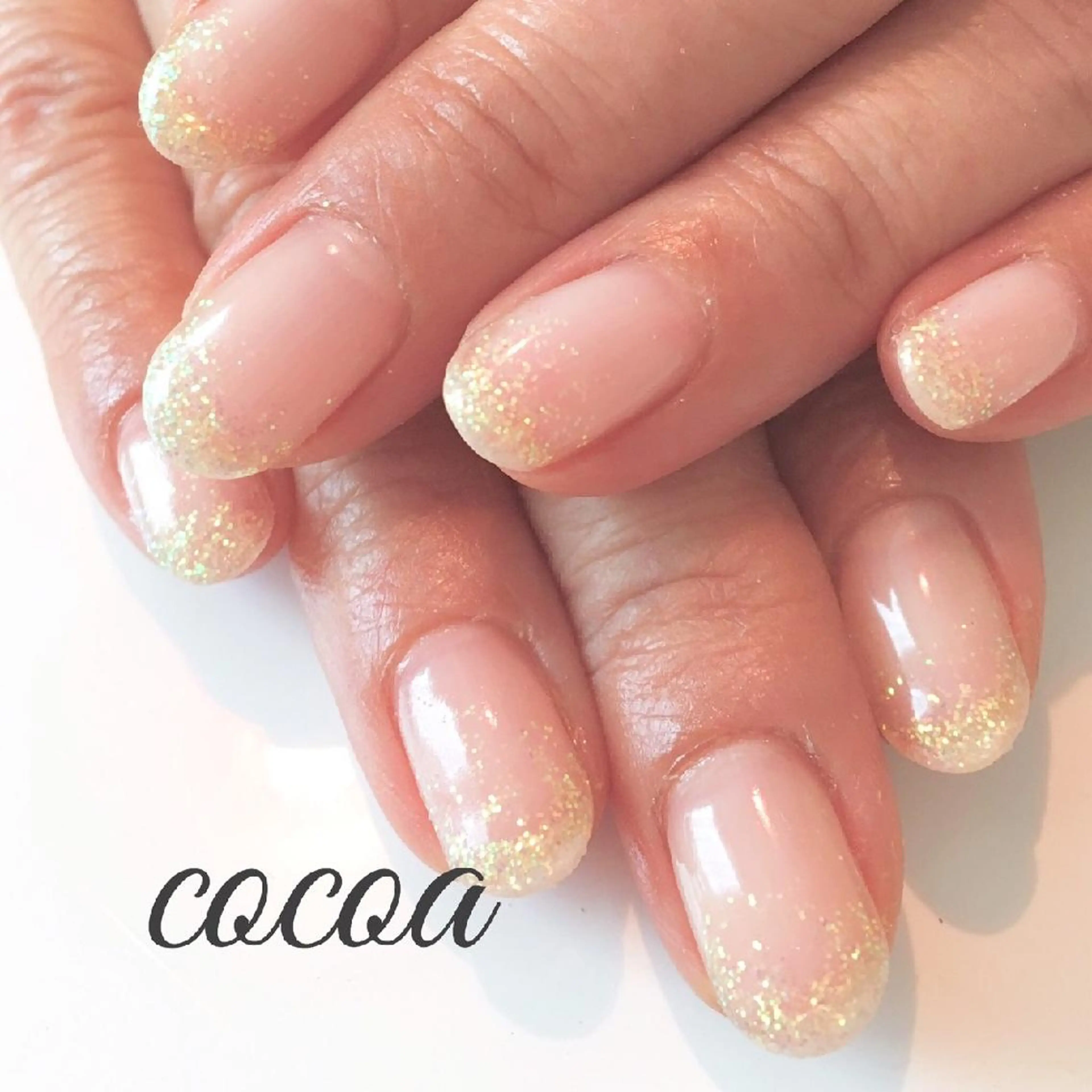 ネイル グラデーション ラメ(グリッター) ラメグラデーション シンプルネイル ホワイト 近藤 美春のネイルデザイン