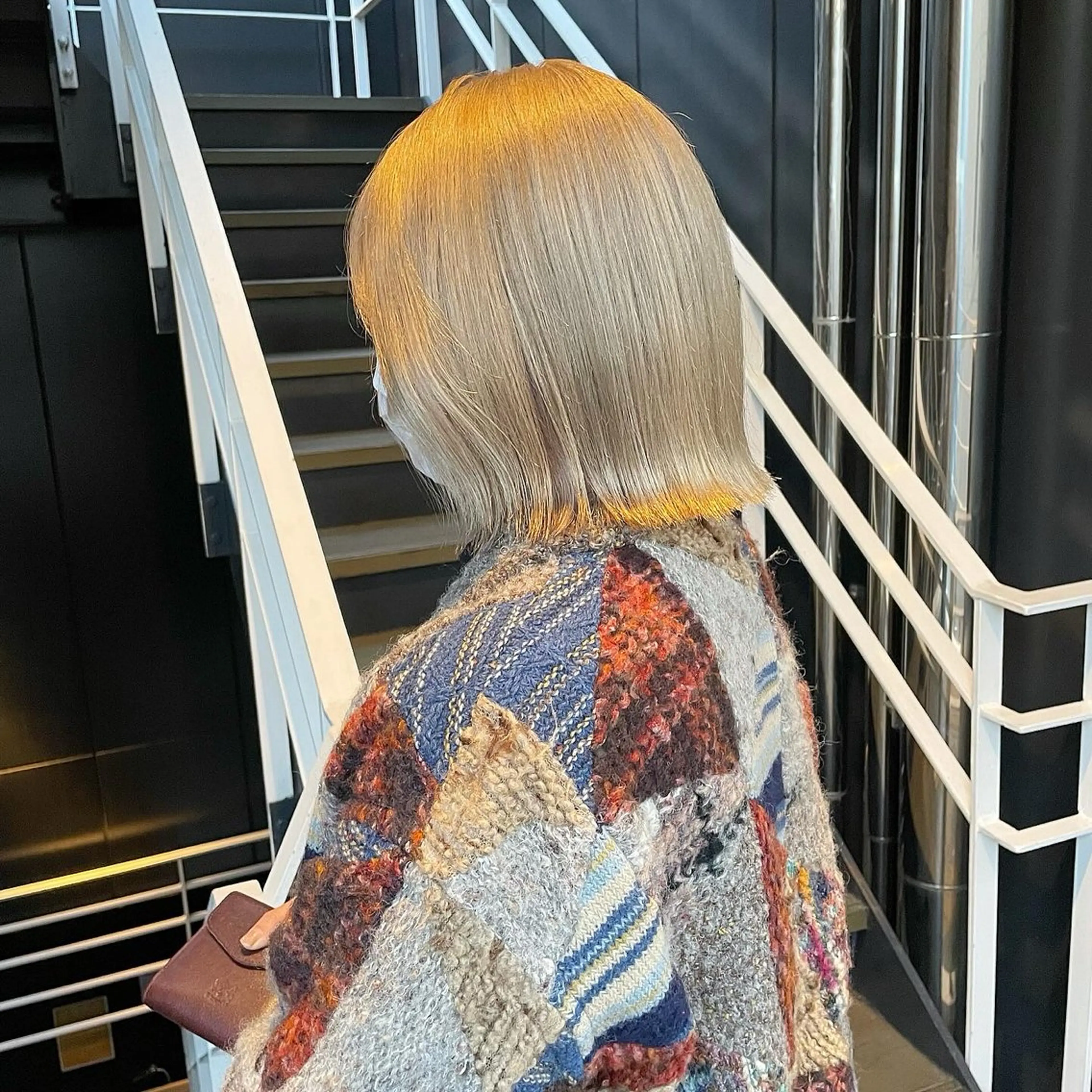 ショート カラー ヘアアレンジ 切りっぱなしボブ ベージュカラー ブリーチ ホワイトベージュ ボブ ヘアカラー トリートメント 青髪特化🩵 ダブルカラーのヘアスタイル