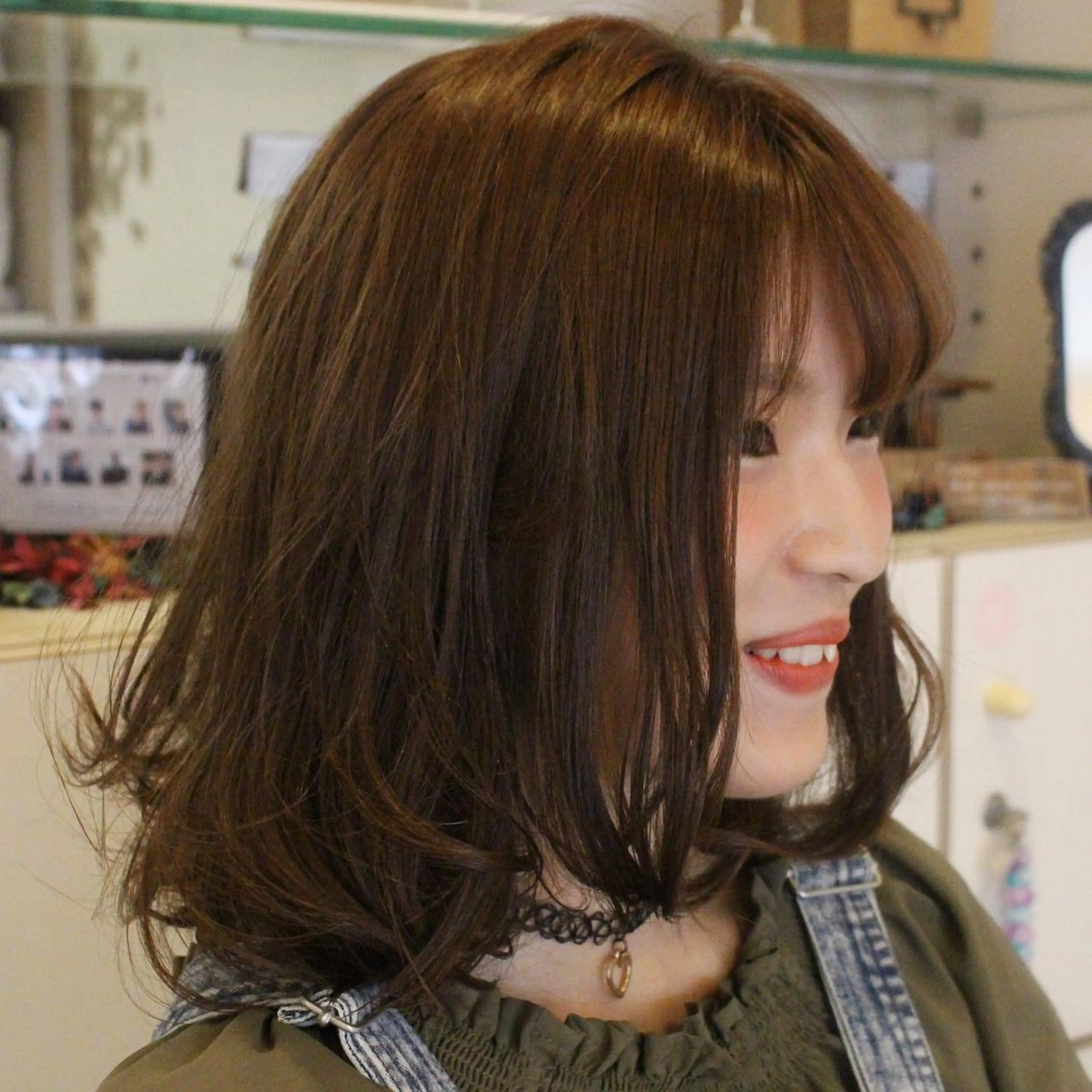 ミディアム カラー グレージュ ハイライトカラー ハイライト 松本 美香のヘアスタイル