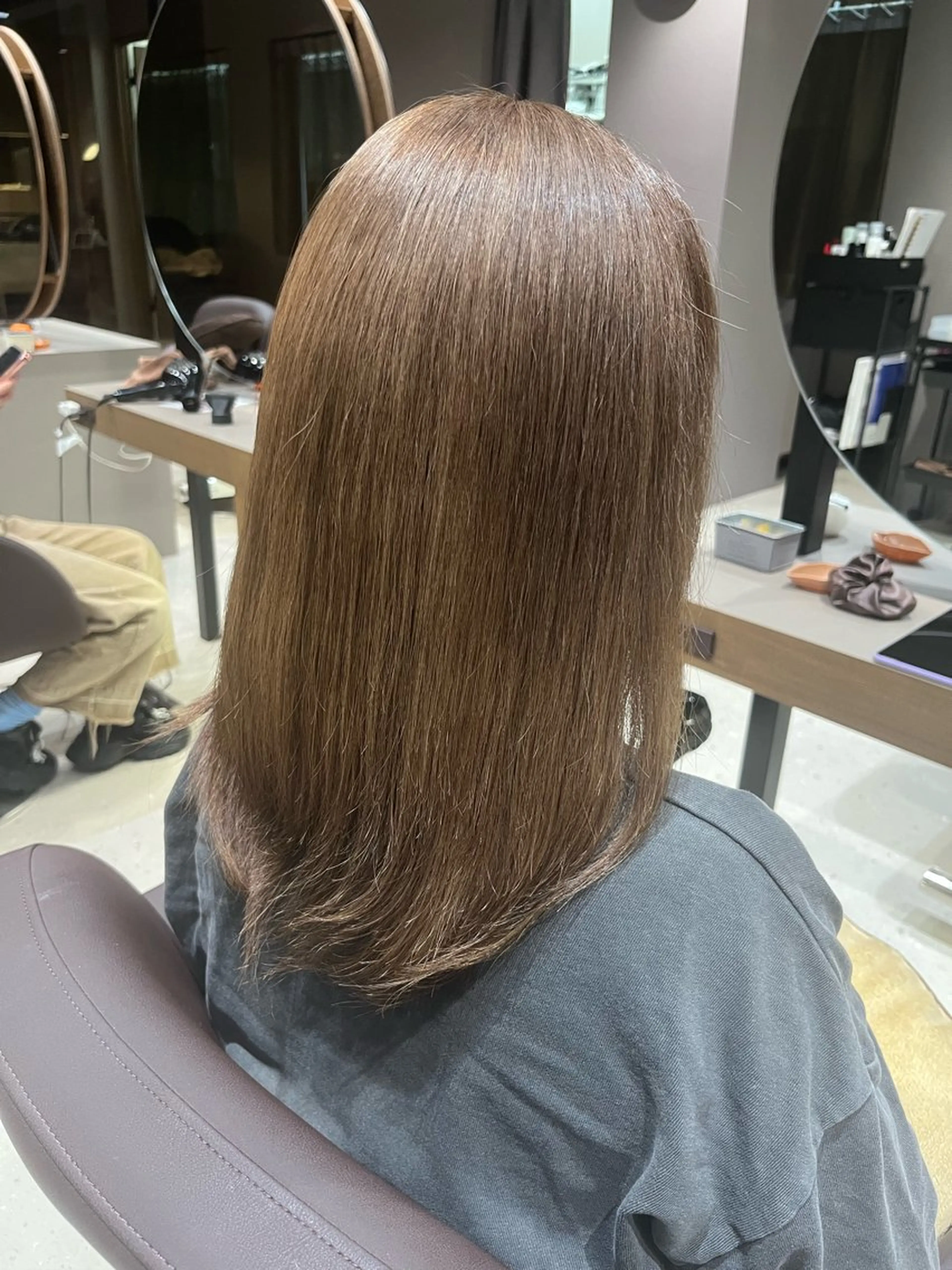 ミディアム カラー ベージュカラー ブリーチ ミルクティーベージュ 🎀 おばま みゆう 🌼のヘアスタイル