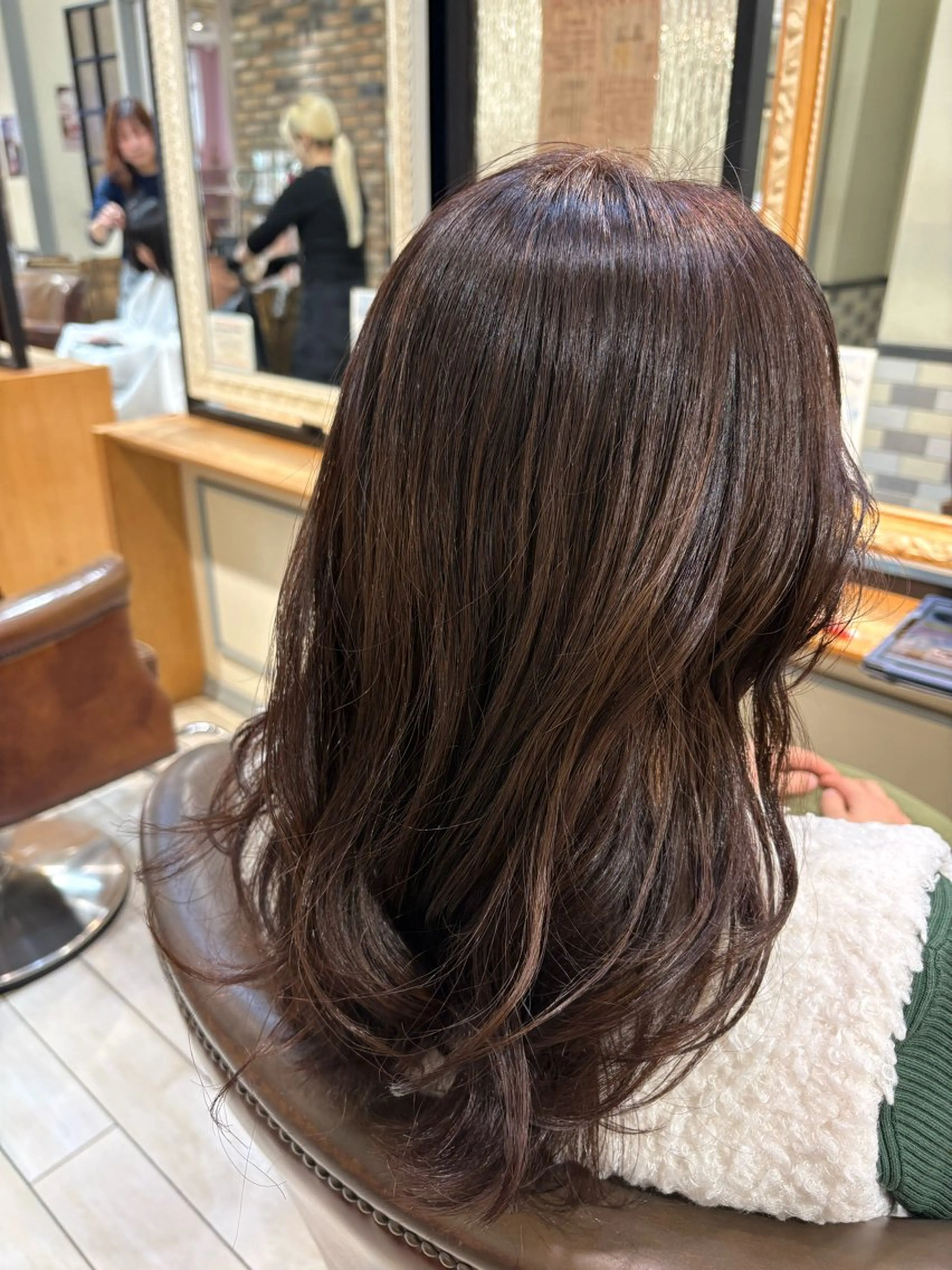 ミディアム ヘアカラー トリートメント SUZUKI AIRIのヘアスタイル