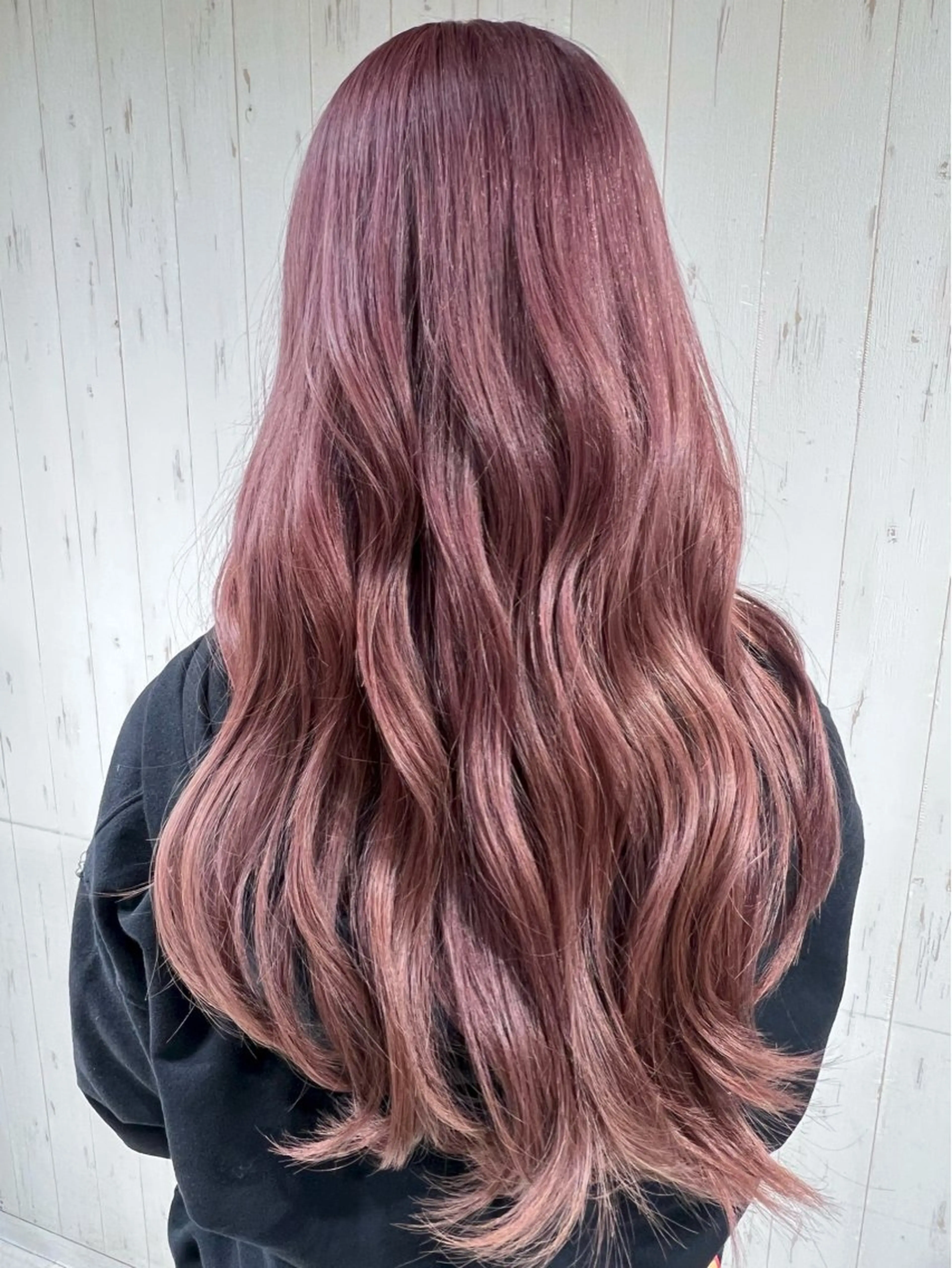 ロング ヘアカラー 岸 来未のヘアスタイル