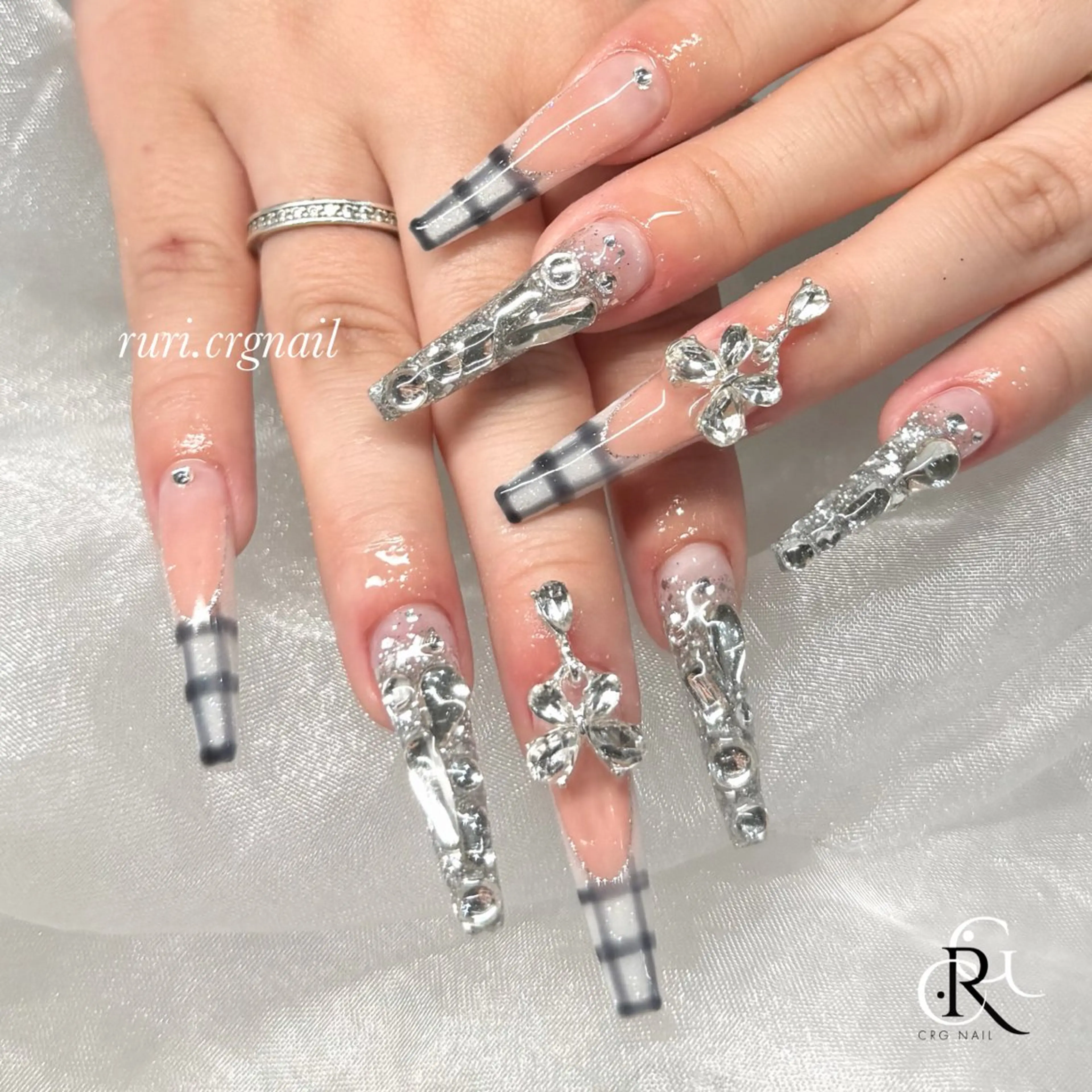 ネイル キラキラネイル ハンドネイル RURI  トレンド スカルプ/美フォルムのネイルデザイン