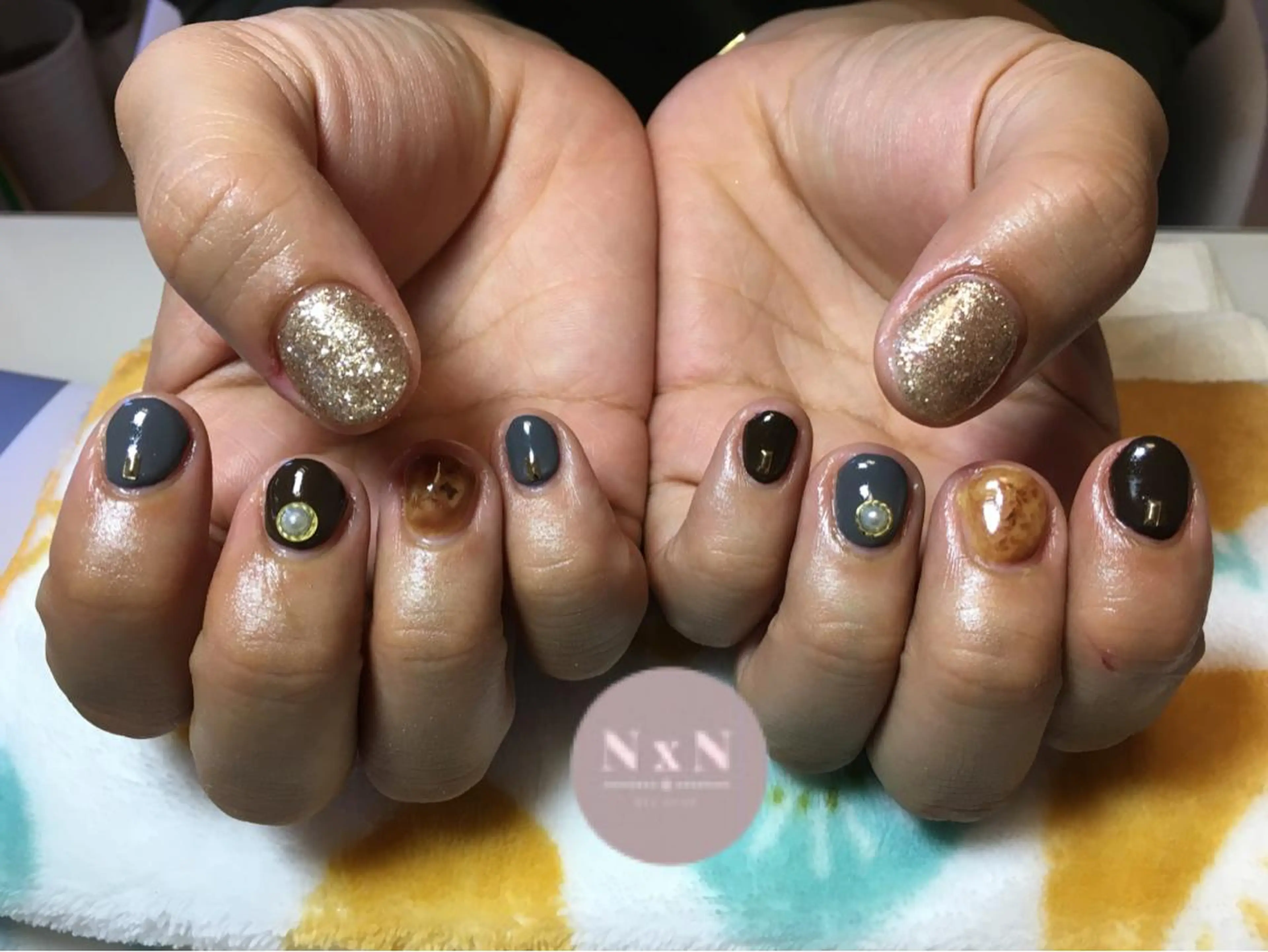 ネイル べっ甲ネイル ブラウン ラメ(グリッター) ハンドネイル nail salon N×Nのネイルデザイン