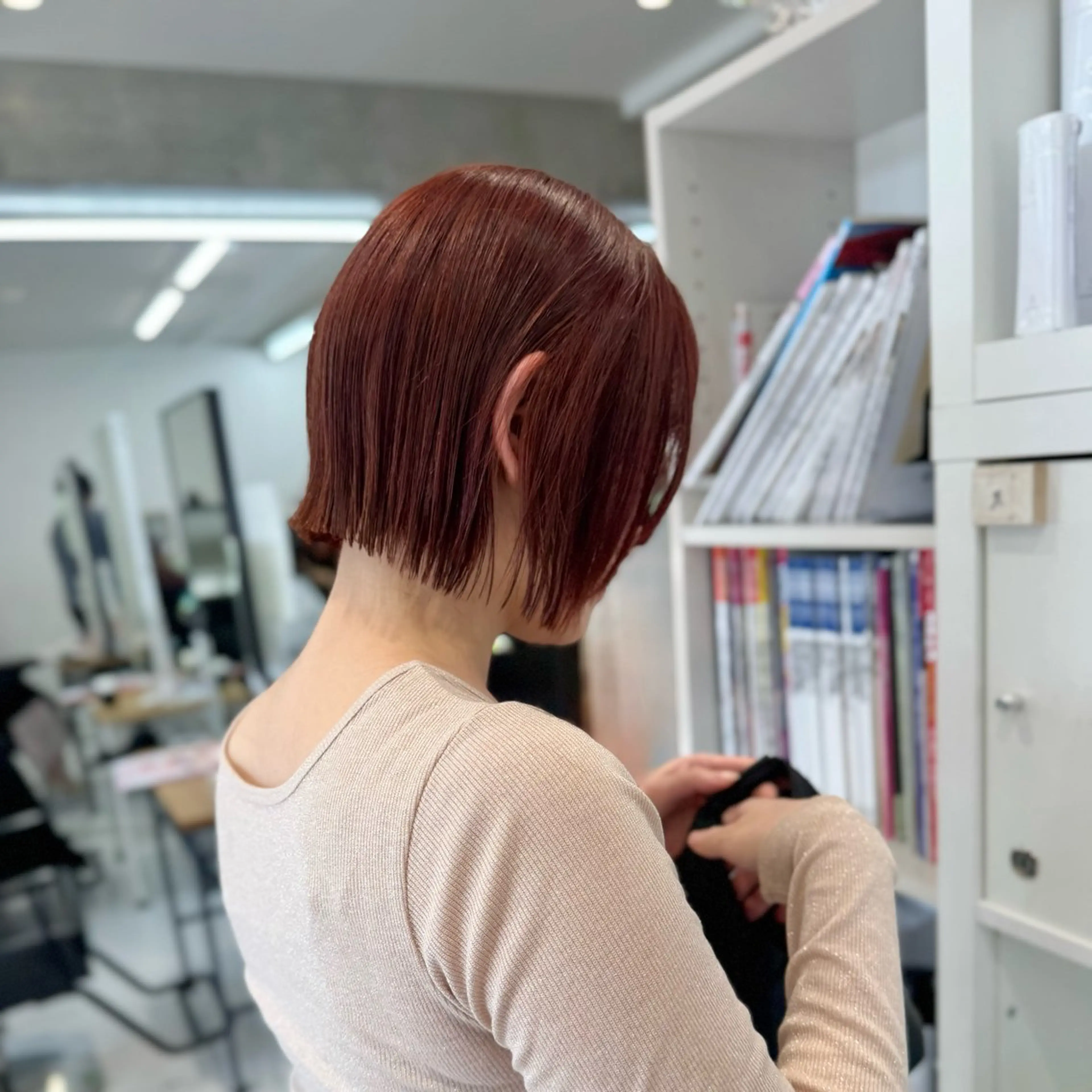 ミディアム カット ヘアカラー トリートメント 会田有紀 /切りっぱなしボブのヘアスタイル