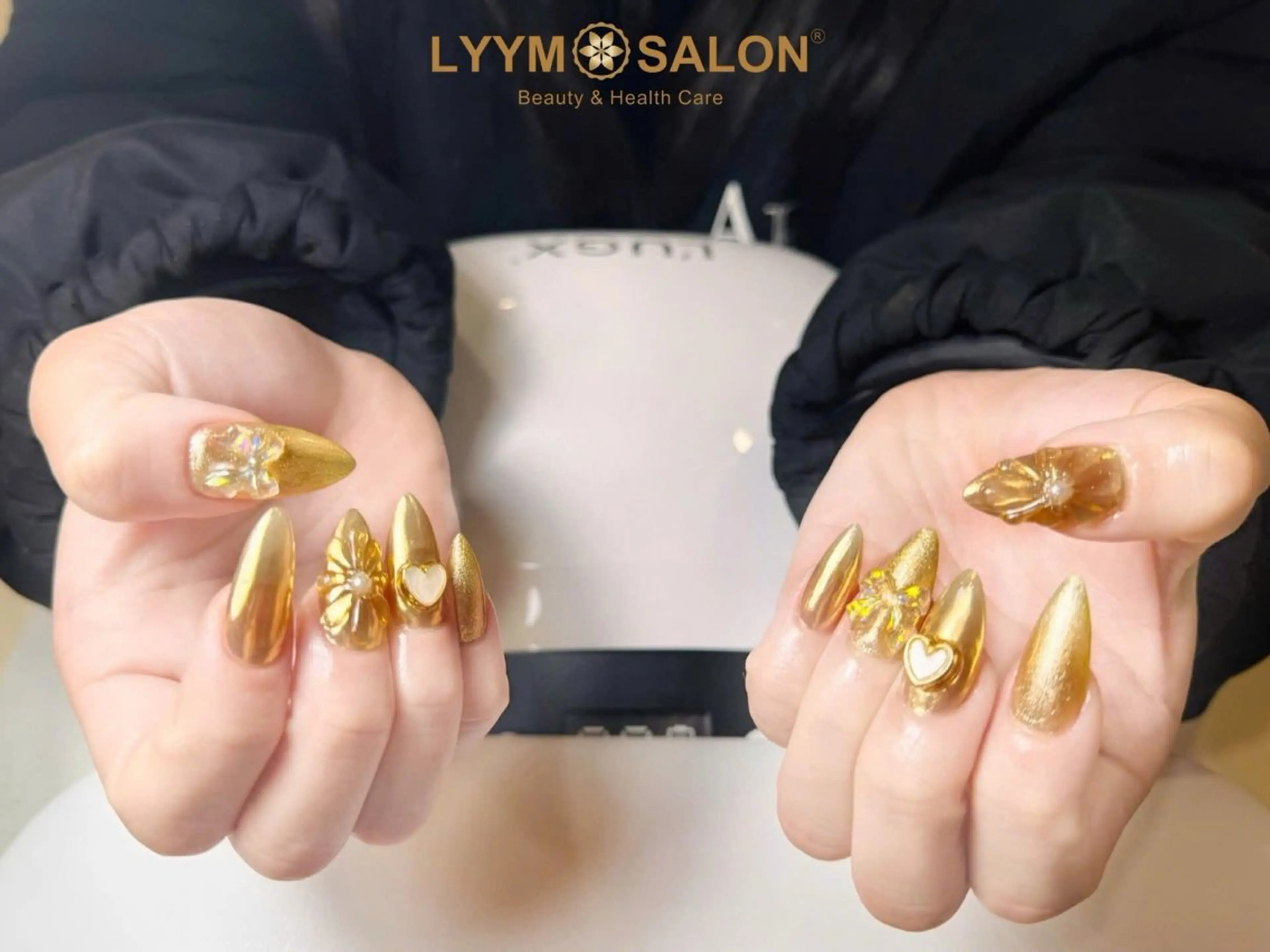 ネイル 長さ出し フラワーネイル ゴールド ハート 韓国ネイル ハンドネイル ハンドケア LYYM Salonのネイルデザイン