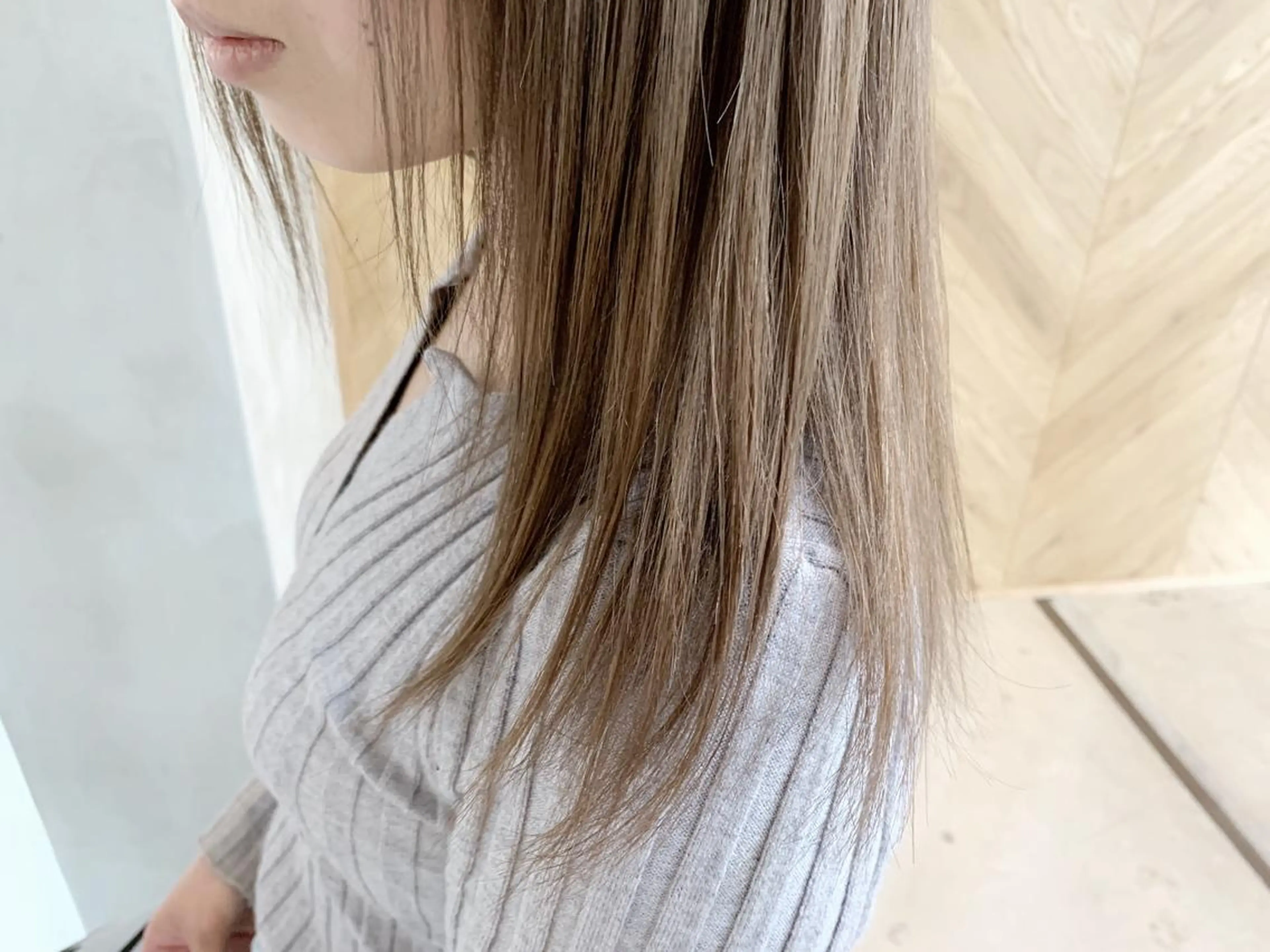 セミロング カラー ヘアアレンジ ネイル マツエク・マツパ セミロングパーマ アッシュ バレイヤージュ ベージュカラー 透明感カラー 夜23時まで予約🉑 reverieあきらのヘアスタイル