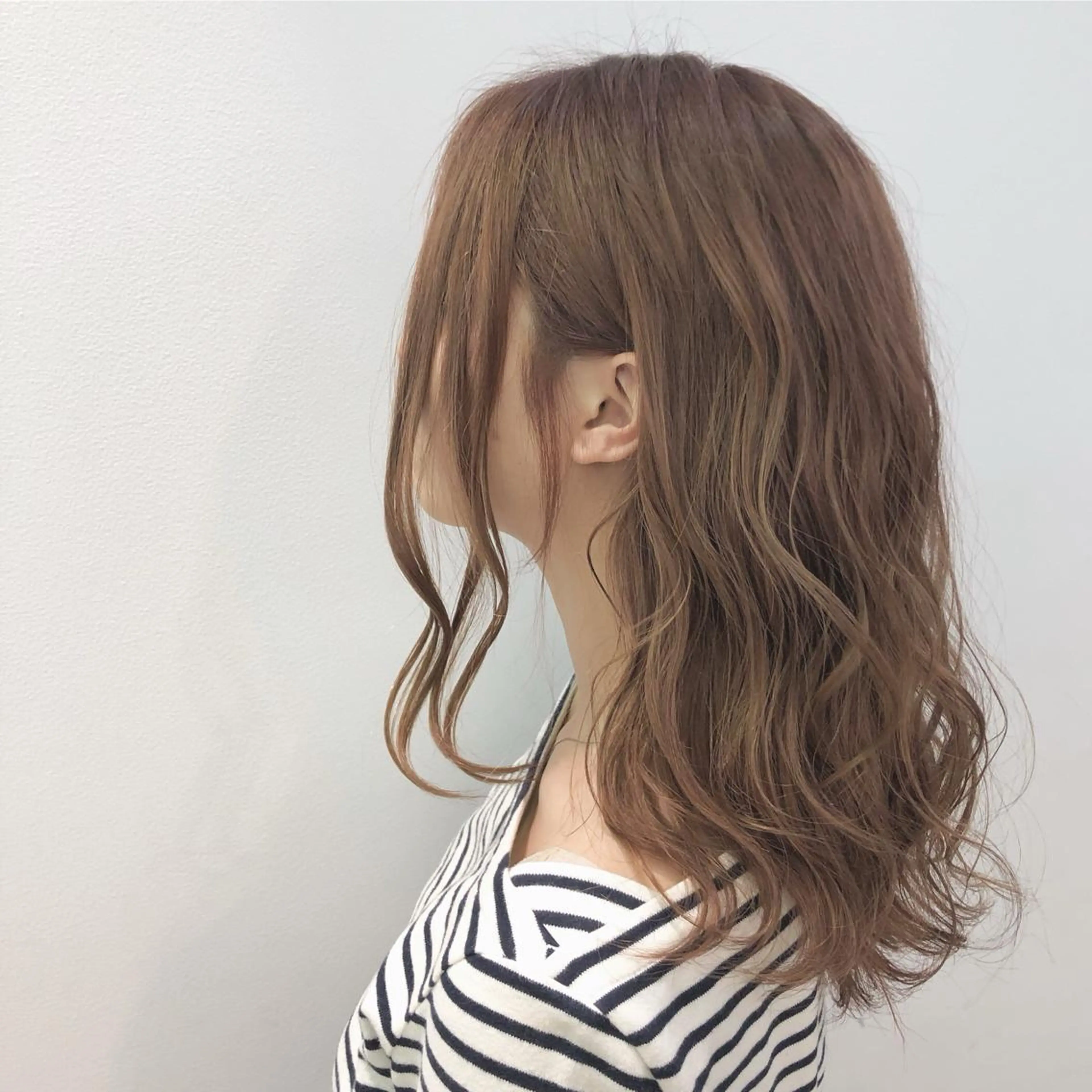 ロング カラー 渡邊 唯のヘアスタイル