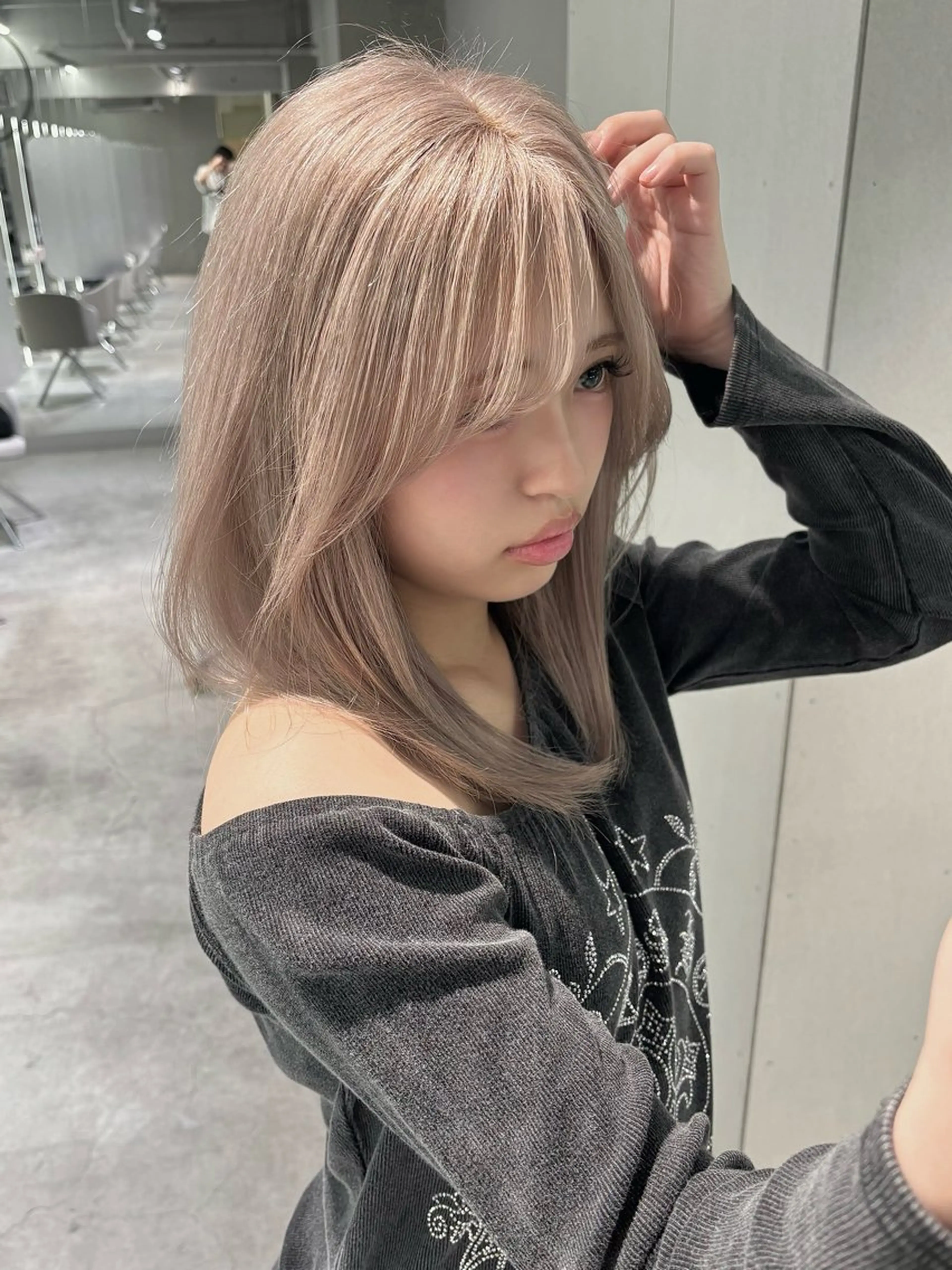 セミロング カラー ベージュカラー ミルクティーベージュ 名古屋/中顔面短縮 ✨/小顔ハイレイヤーのヘアスタイル