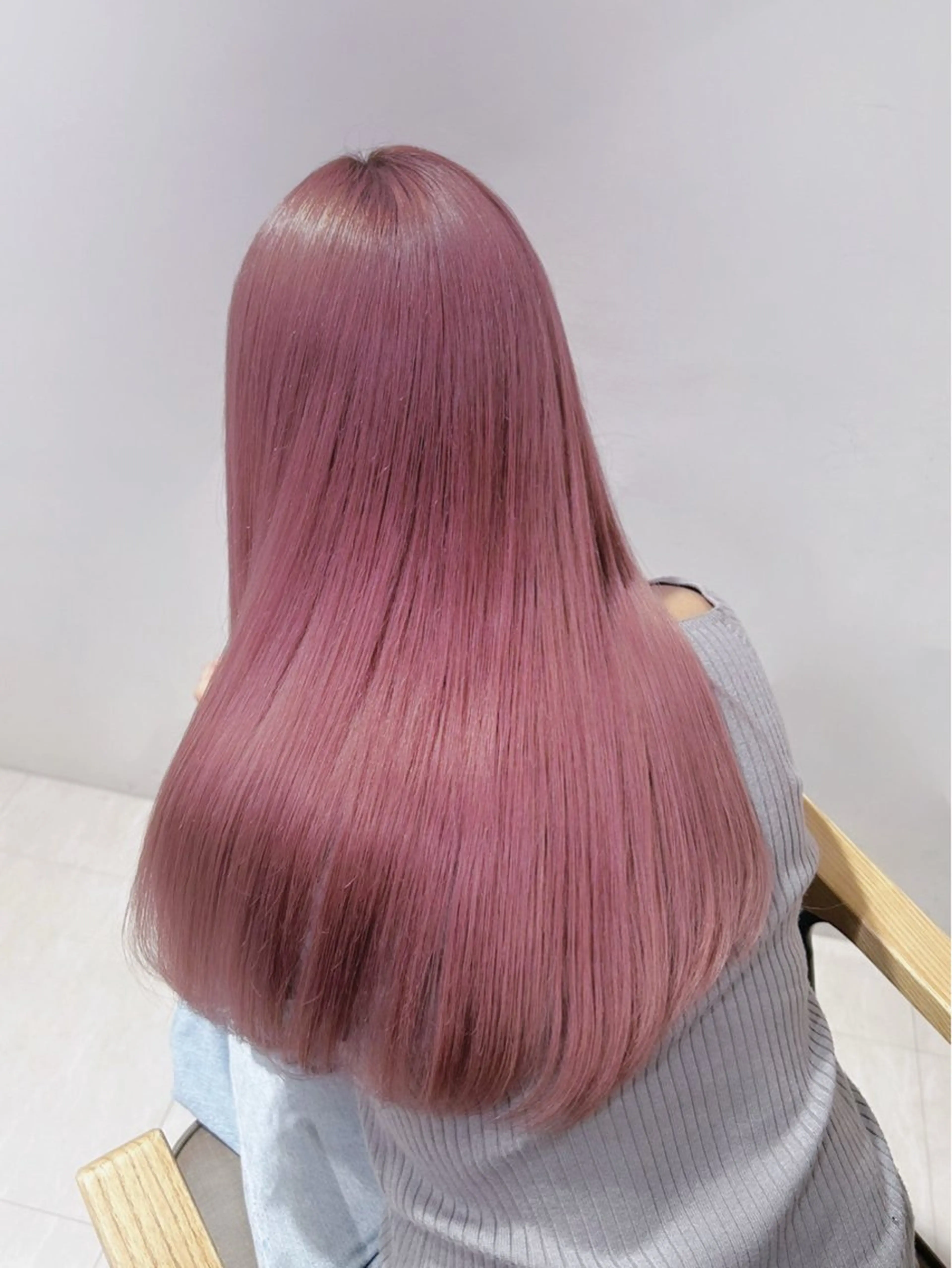 セミロング ニトウ レイナのヘアスタイル